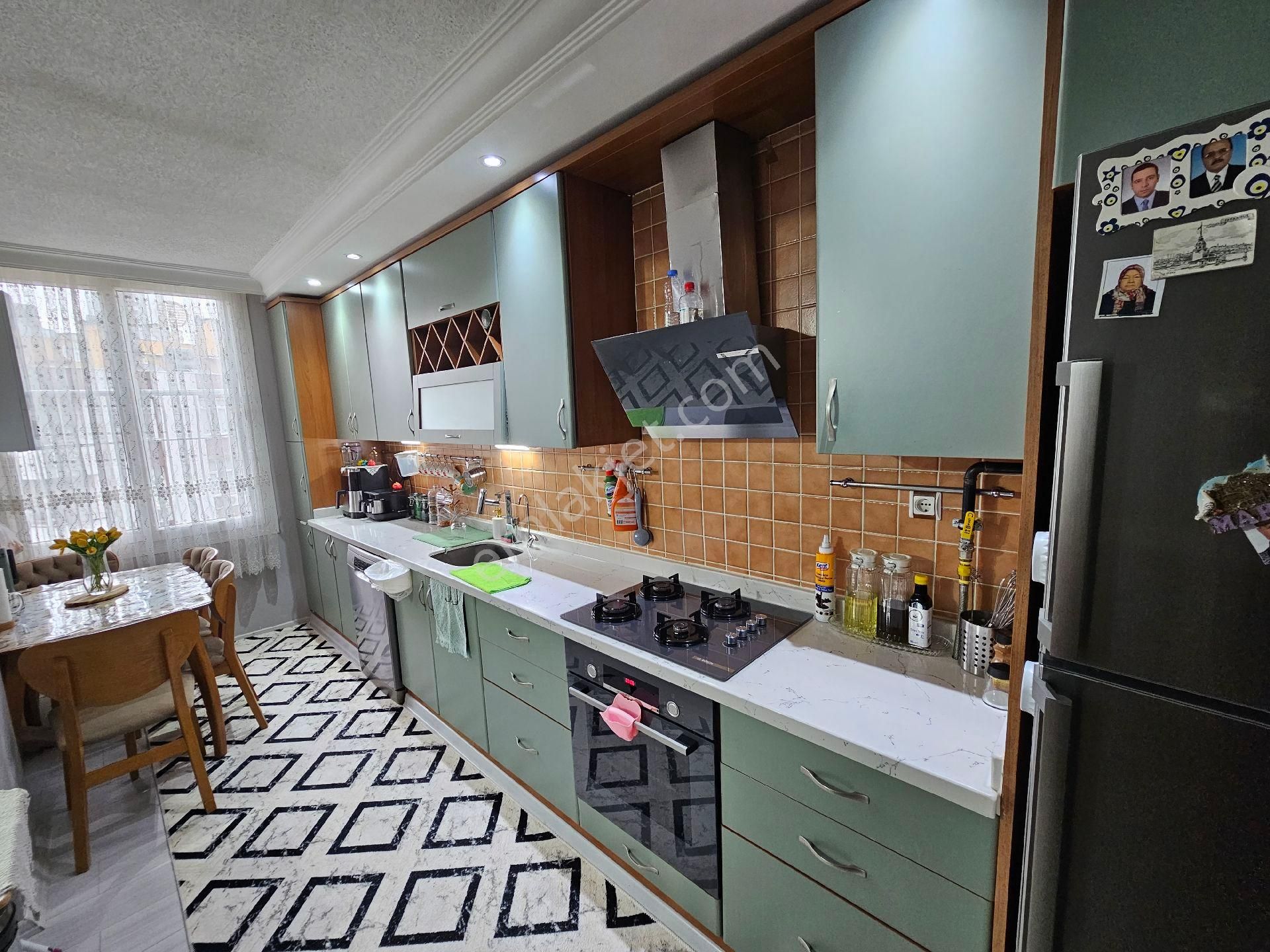 Beyazevlerde 3+1 4 Katlının 3. Katı Cam Balkonlu Doğalgazlı (asansör Yok) - Görsel 2