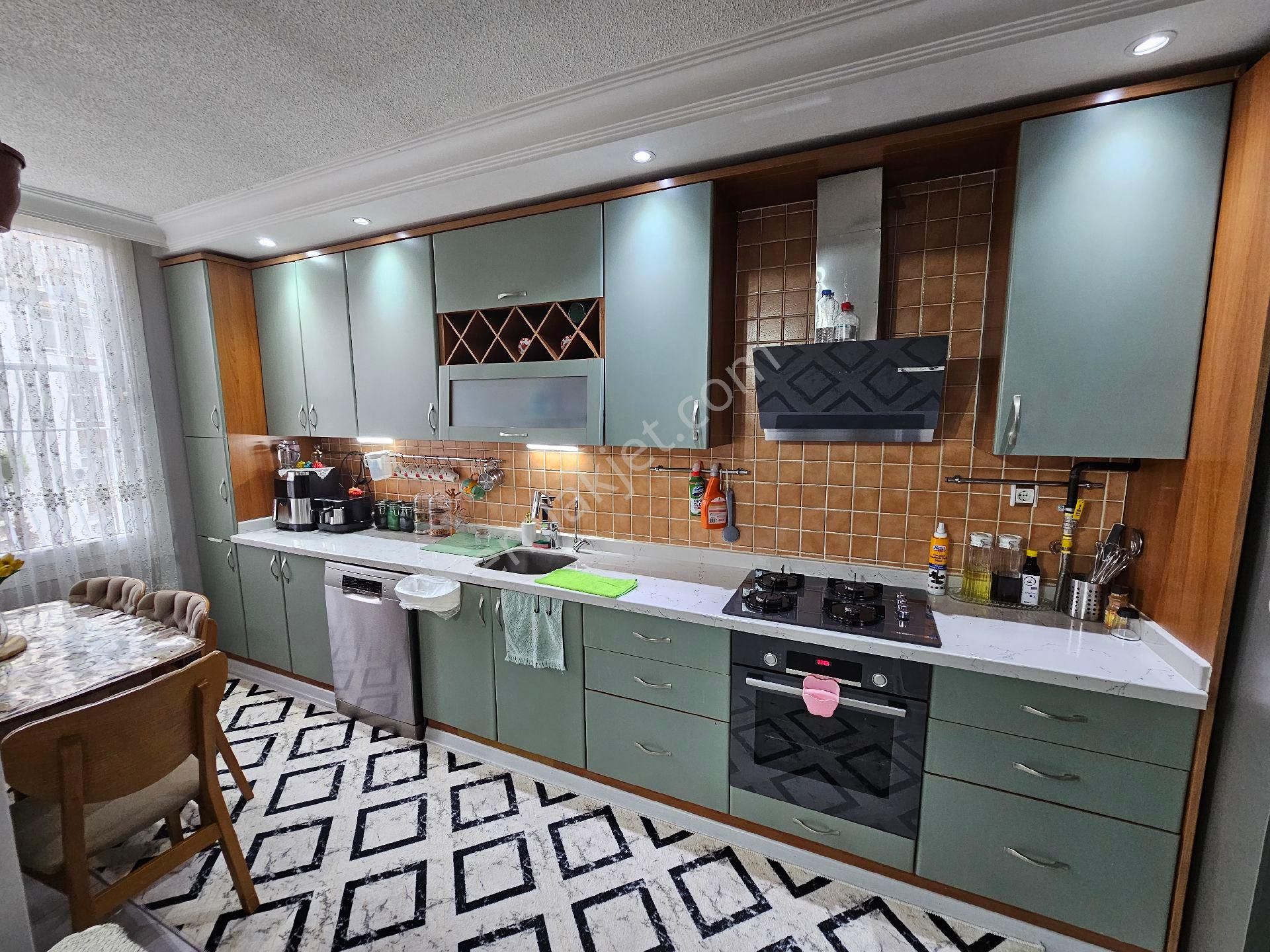 Beyazevlerde 3+1 4 Katlının 3. Katı Cam Balkonlu Doğalgazlı (asansör Yok)