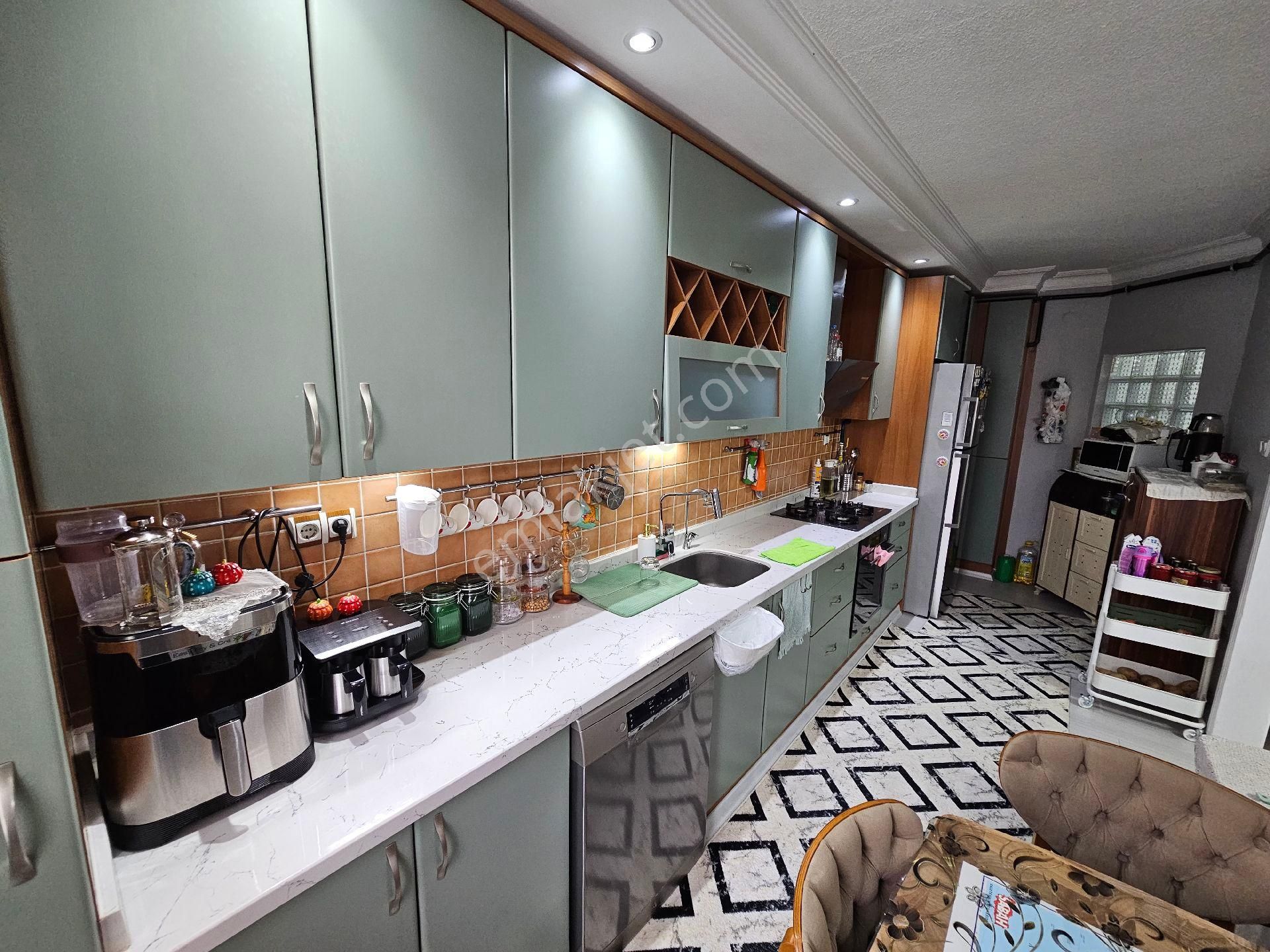 Beyazevlerde 3+1 4 Katlının 3. Katı Cam Balkonlu Doğalgazlı (asansör Yok) - Görsel 3