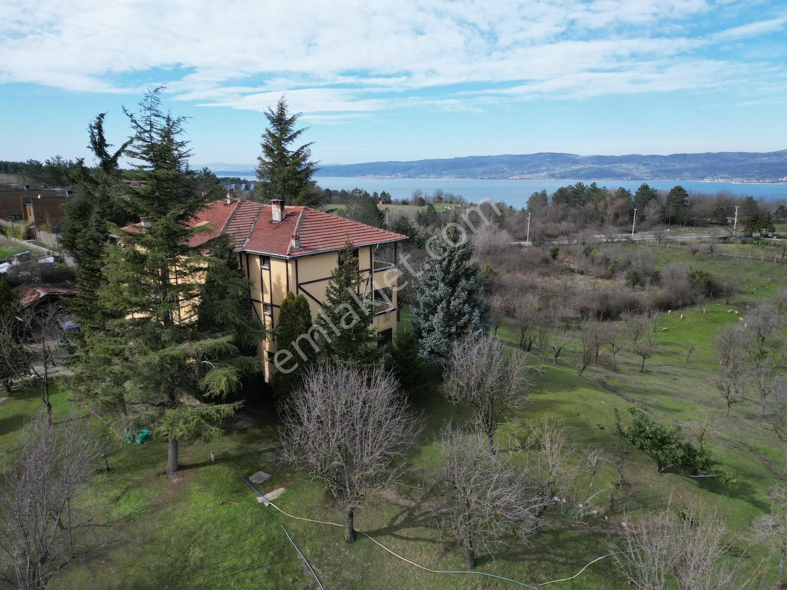 Göl Manzaralı Turizm İmarlı 4.331 M2 Arsa Ve 3 Katlı Müstakil Ev - Görsel 15
