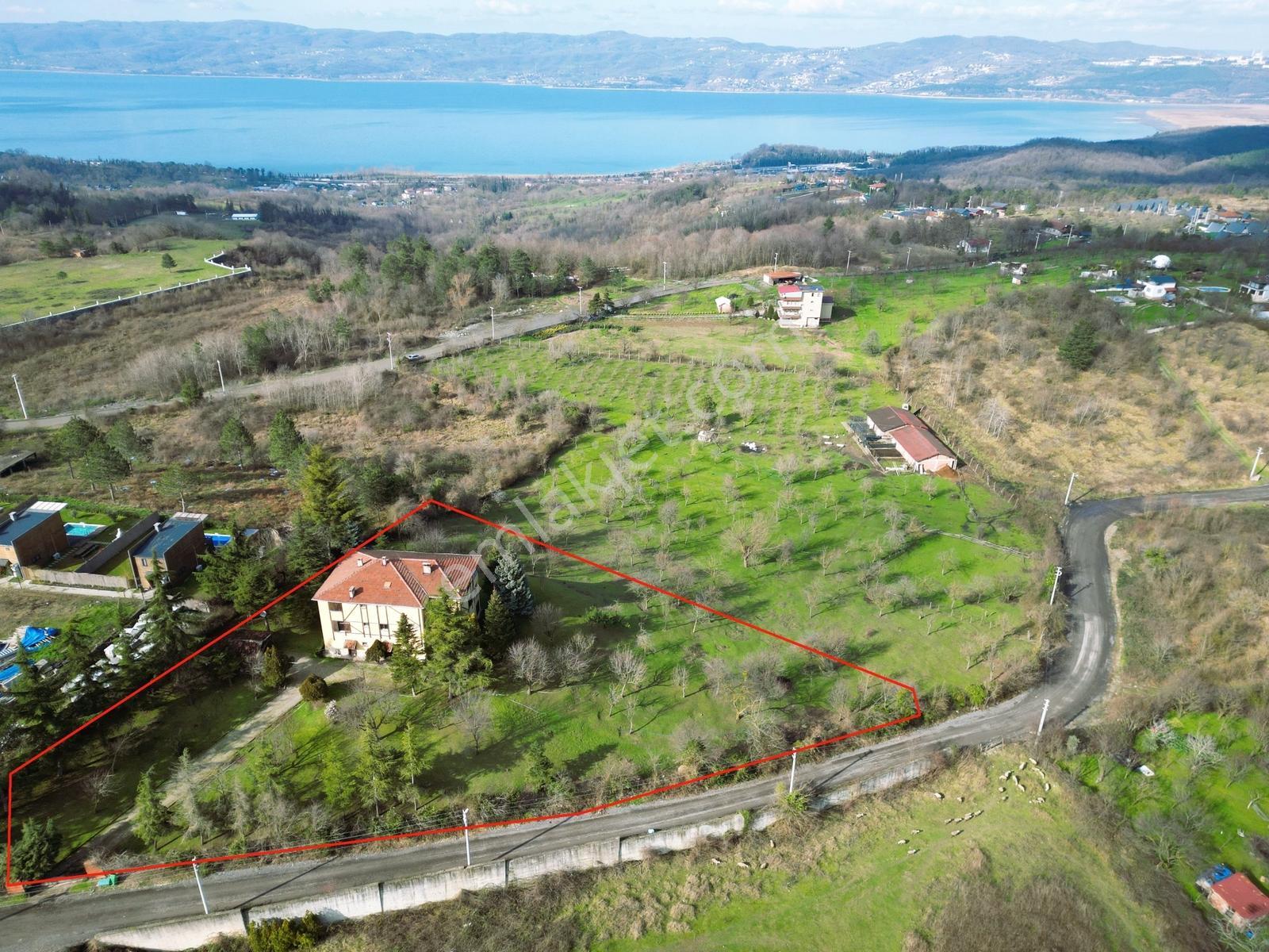 Göl Manzaralı Turizm İmarlı 4.331 M2 Arsa Ve 3 Katlı Müstakil Ev - Görsel 20