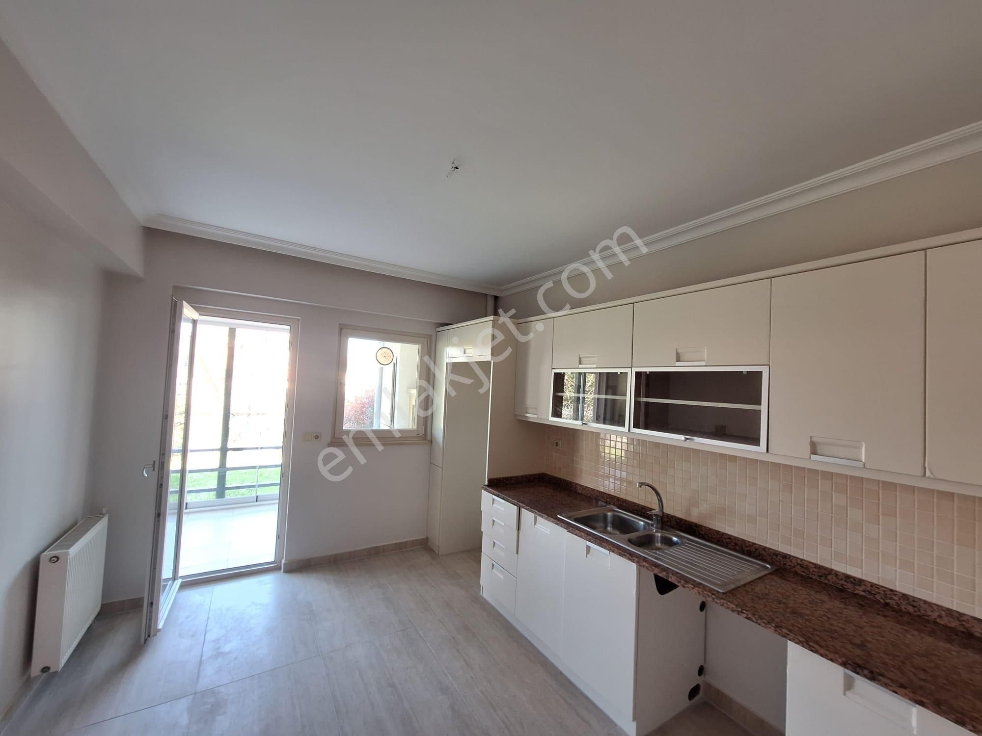 Serdivan İstiklal Mahallesinde Şömineli Geniş Daire - Görsel 11