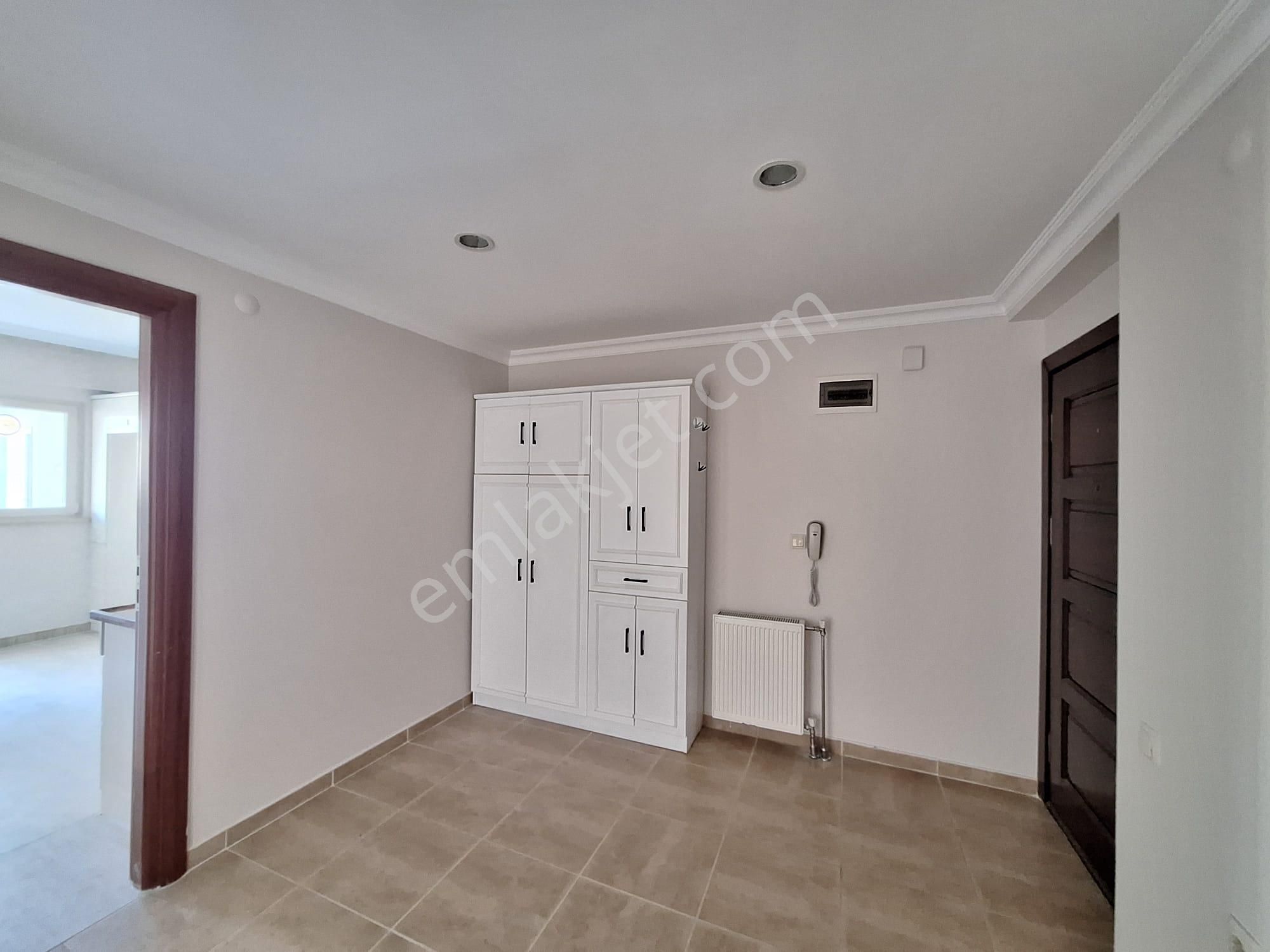 Serdivan İstiklal Mahallesinde Şömineli Geniş Daire - Görsel 18