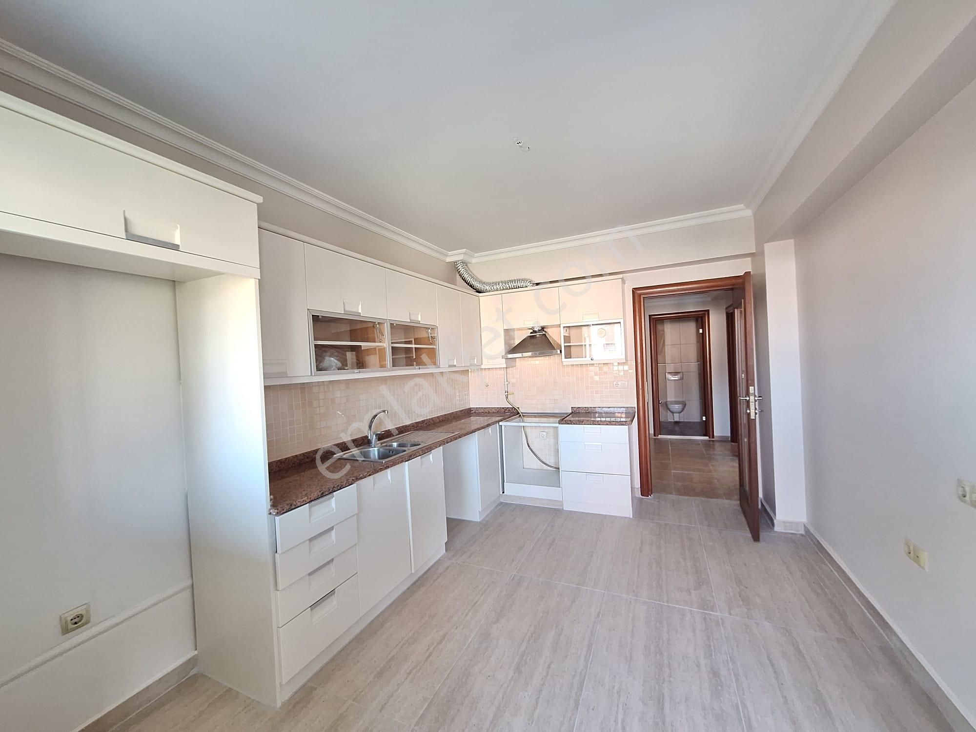 Serdivan İstiklal Mahallesinde Şömineli Geniş Daire - Görsel 23