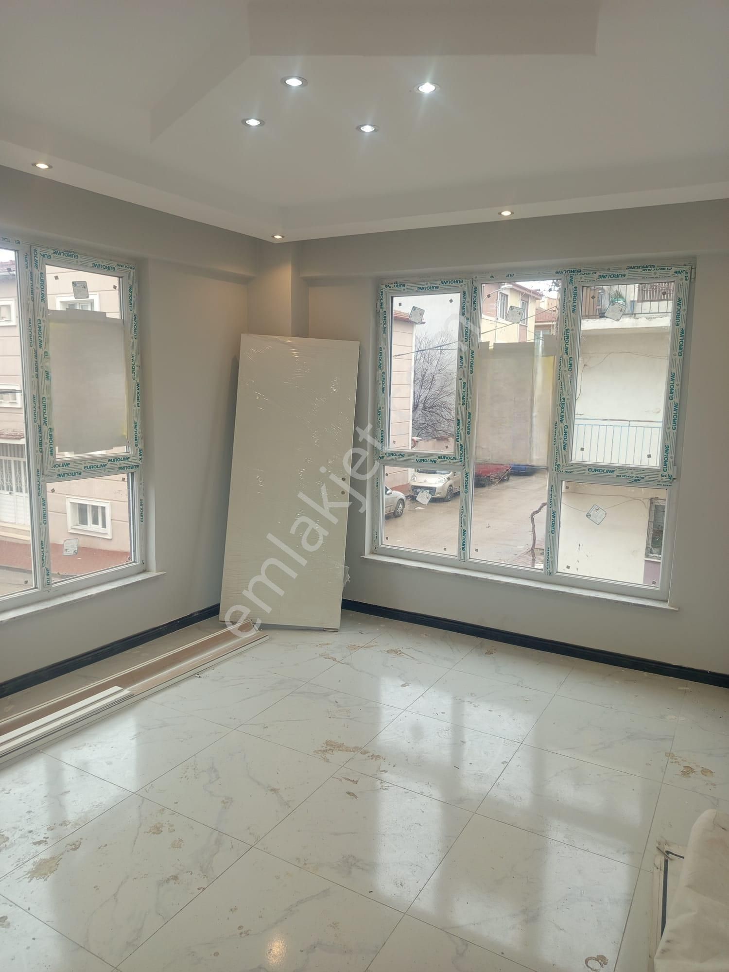 Akademi'den Emek'te Yerden Isıtmalı Köşe Sıfır 1+1 Satılık Daire