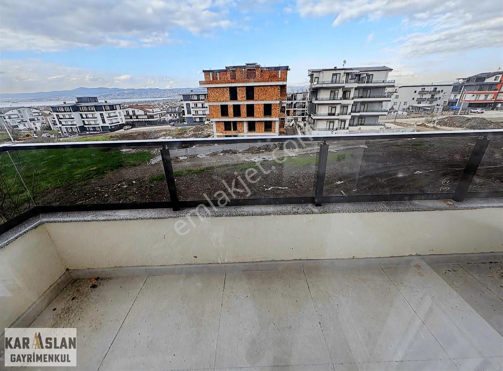 Başiskele Yeşilyurt'ta Satılık Manzaralı Lüks Arakat Daire - Görsel 14
