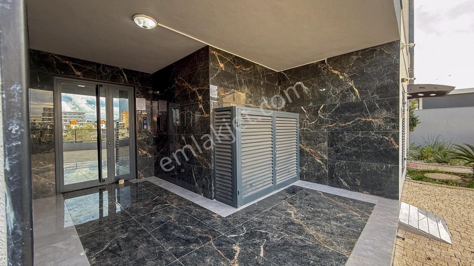 Tunç Loftta 1+1 Full Eşyalı Satılık Daire Kardeşkentlere 1 Dk - Görsel 3