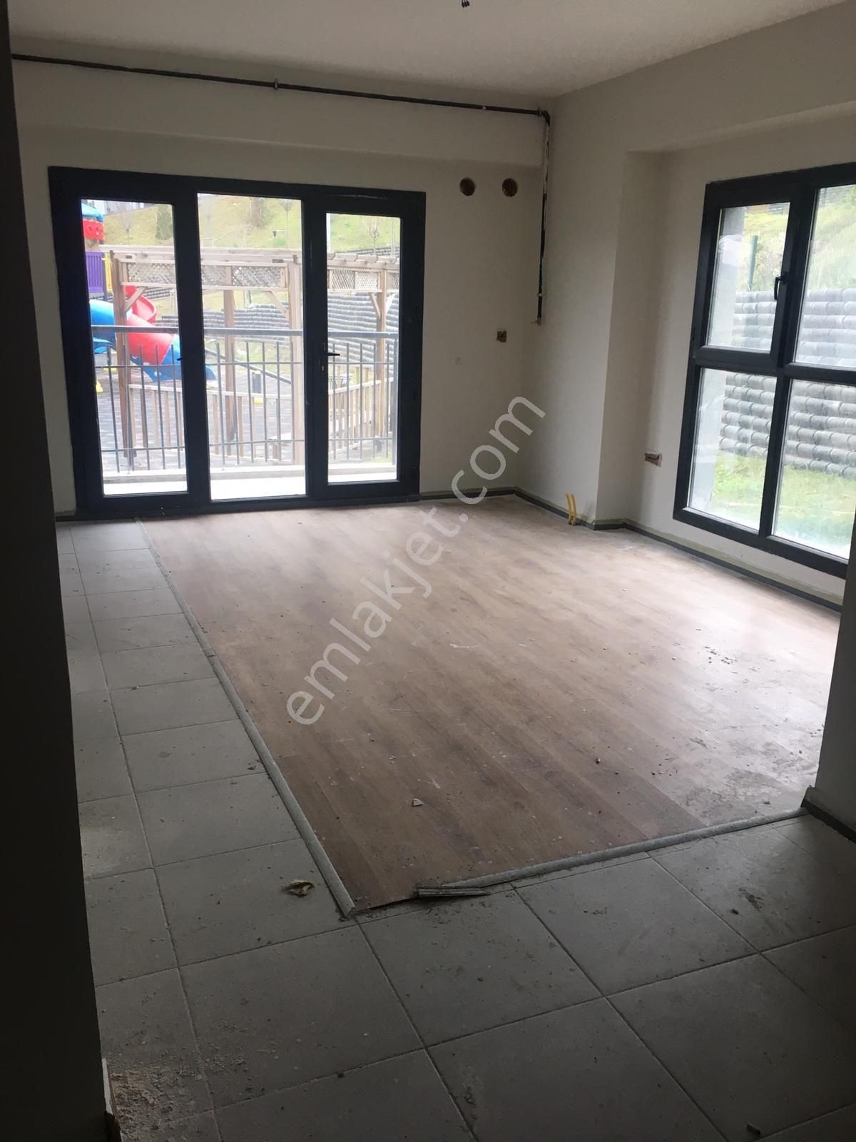 Bahçeli Balkonlu Bağlarbaşı 7a Vadi Evlerinde 1+1