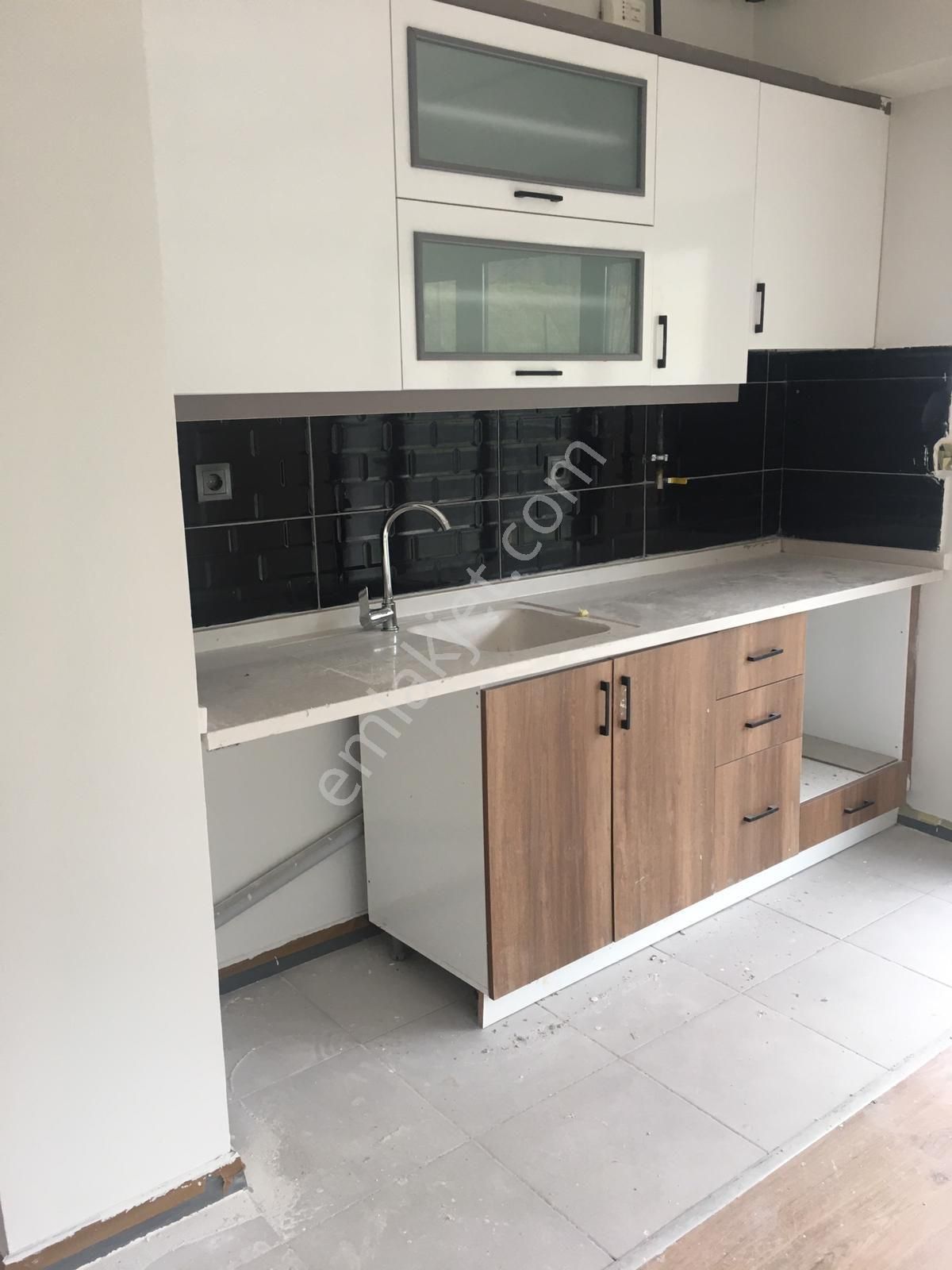 Bahçeli Balkonlu Bağlarbaşı 7a Vadi Evlerinde 1+1 - Görsel 4