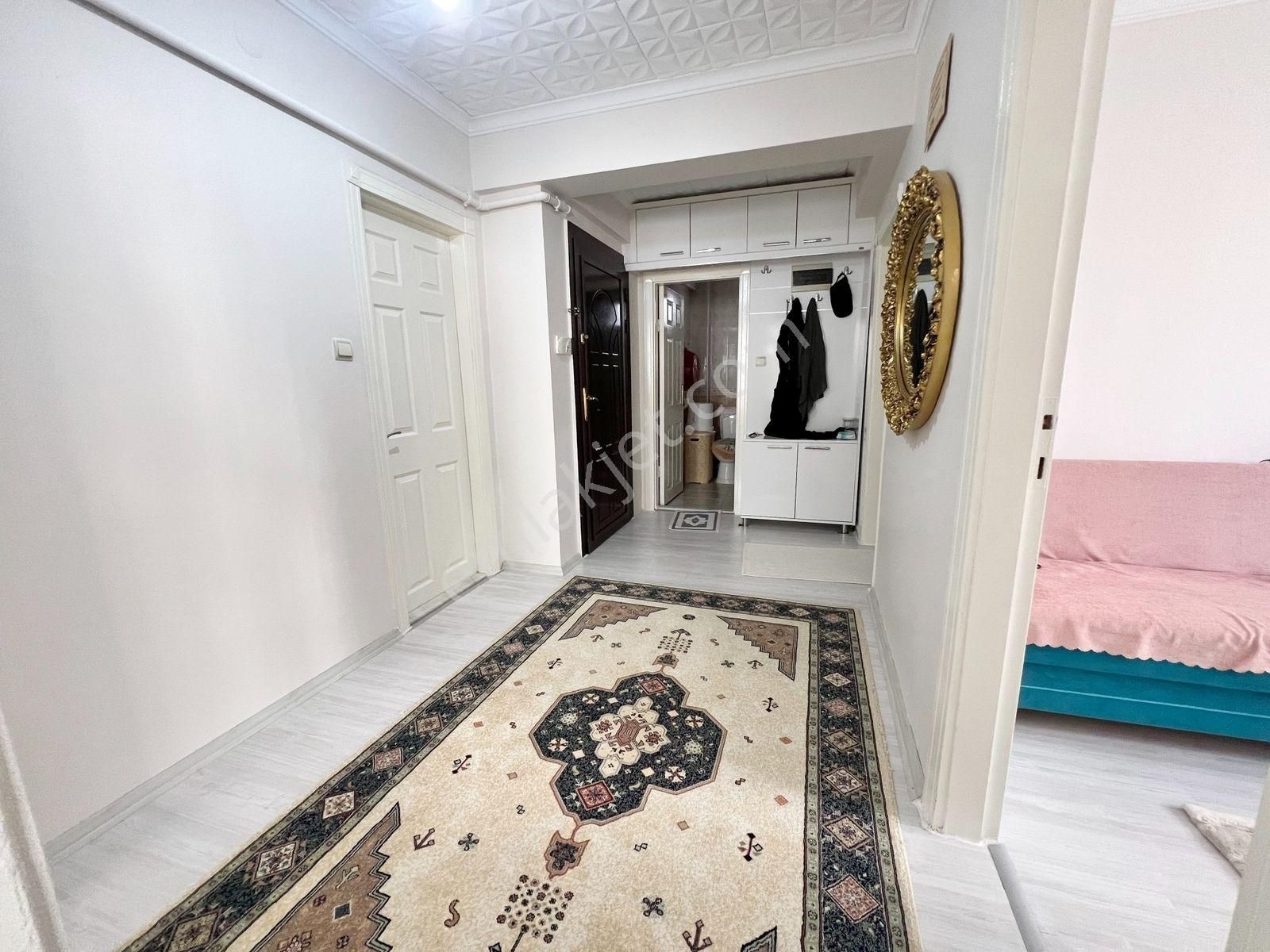 Cihandan Piri Cadde Paralelinde Katta Full Güneşli 2+1 Daire - Görsel 3