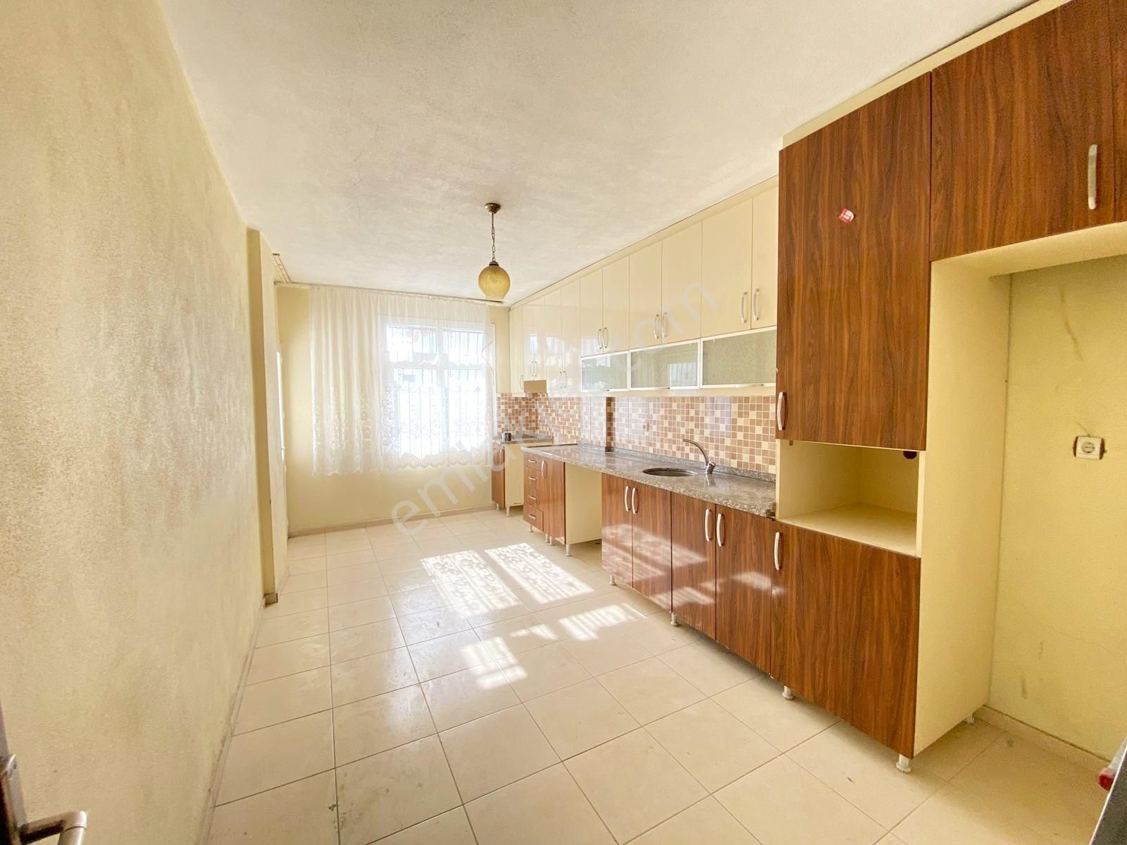 Bahçeşehir'de_3.katlı_müstakil_binanın_2.katında_geniş_2+1_kiralık - Görsel 3