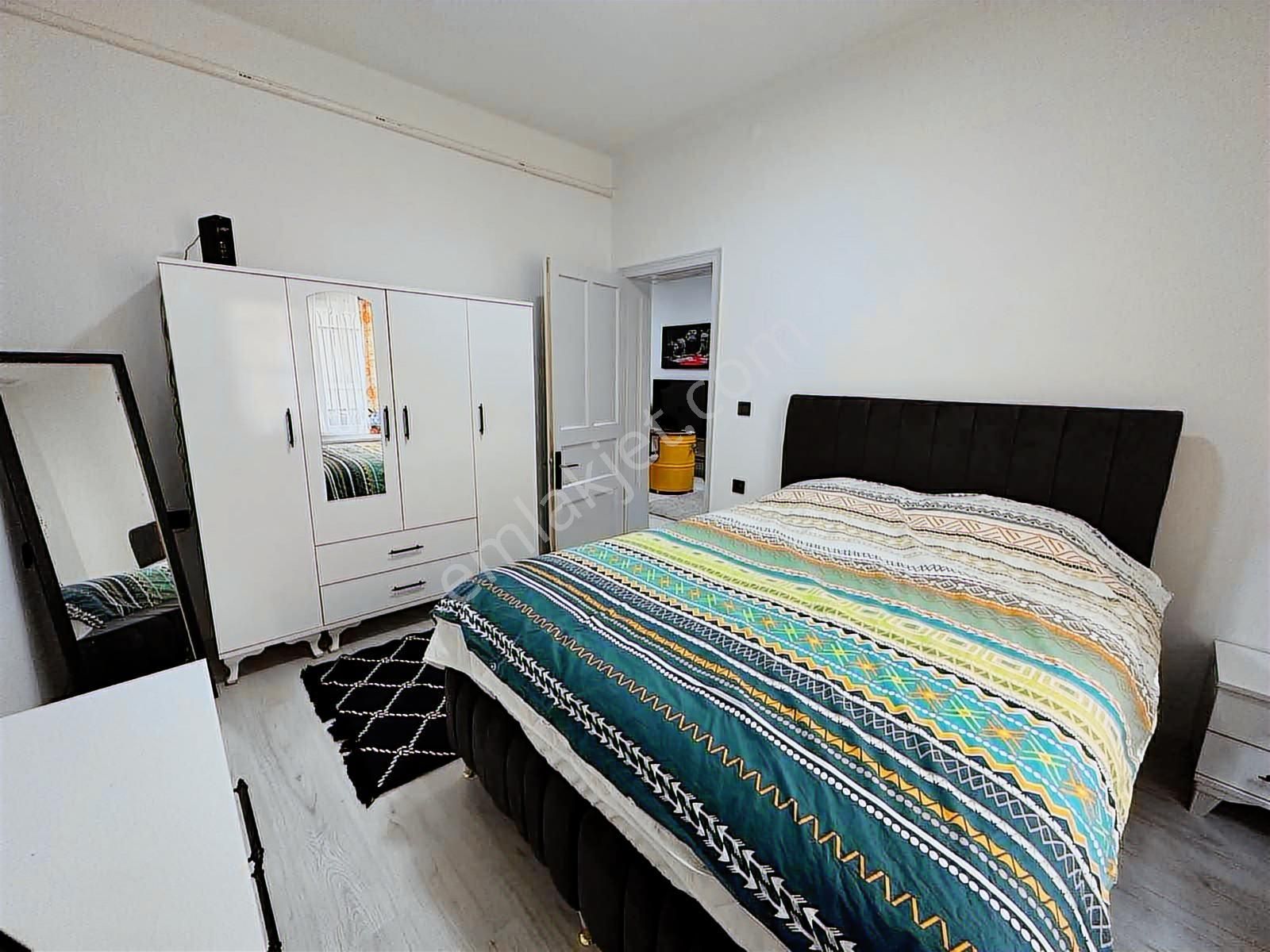 Karşıyaka Alaybey De Full Eşyalı 3+1 Vintage Ev - Görsel 4