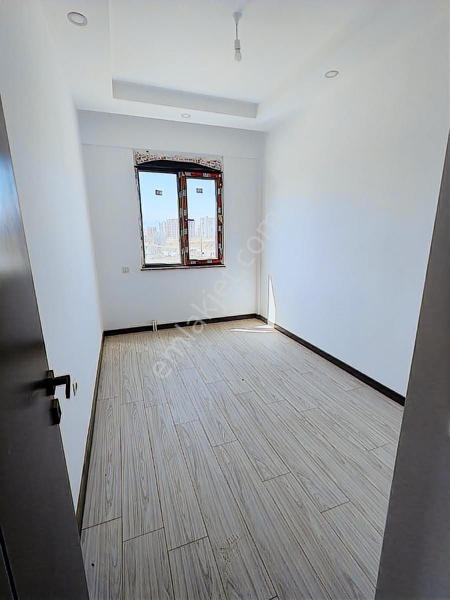 Aksu Altıntaş Mah. Havuz Cepheli Sıfır 2+1 Katta Daire - Görsel 5