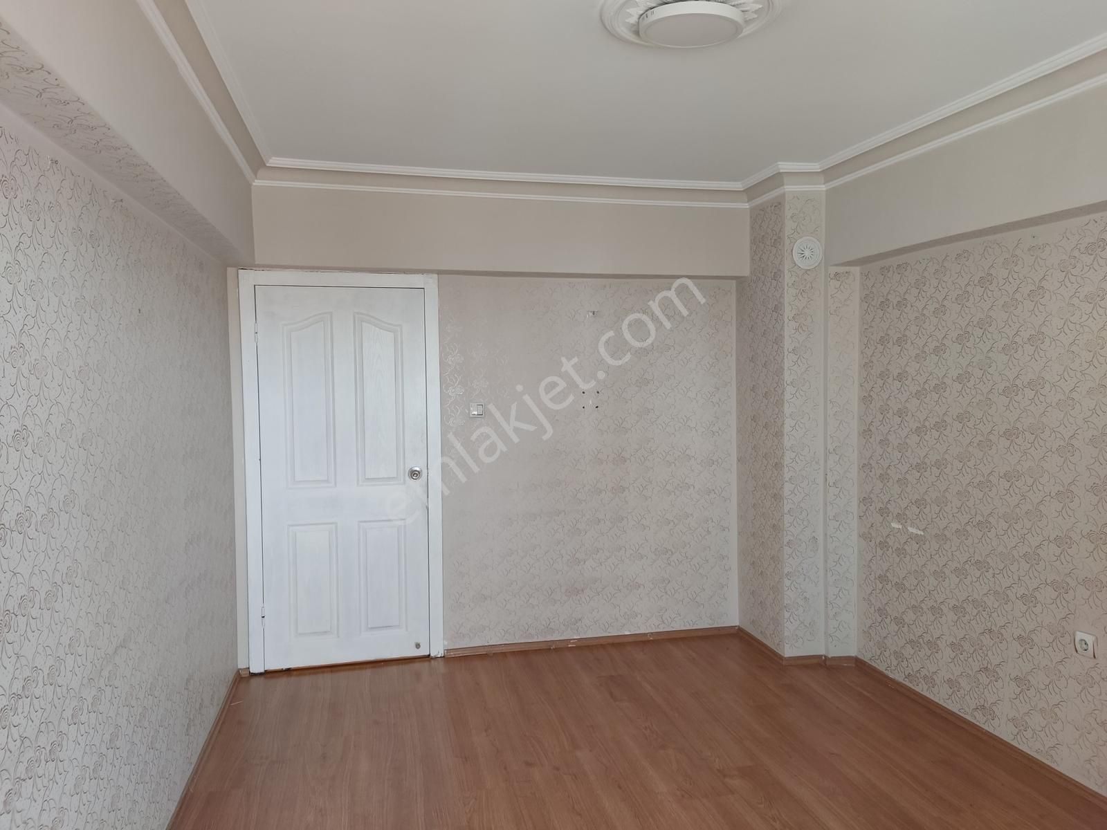 Ulubey Mah. Cadde'de Katta 3+1 Araç Veya 1+1 Takaslı Daire - Görsel 5