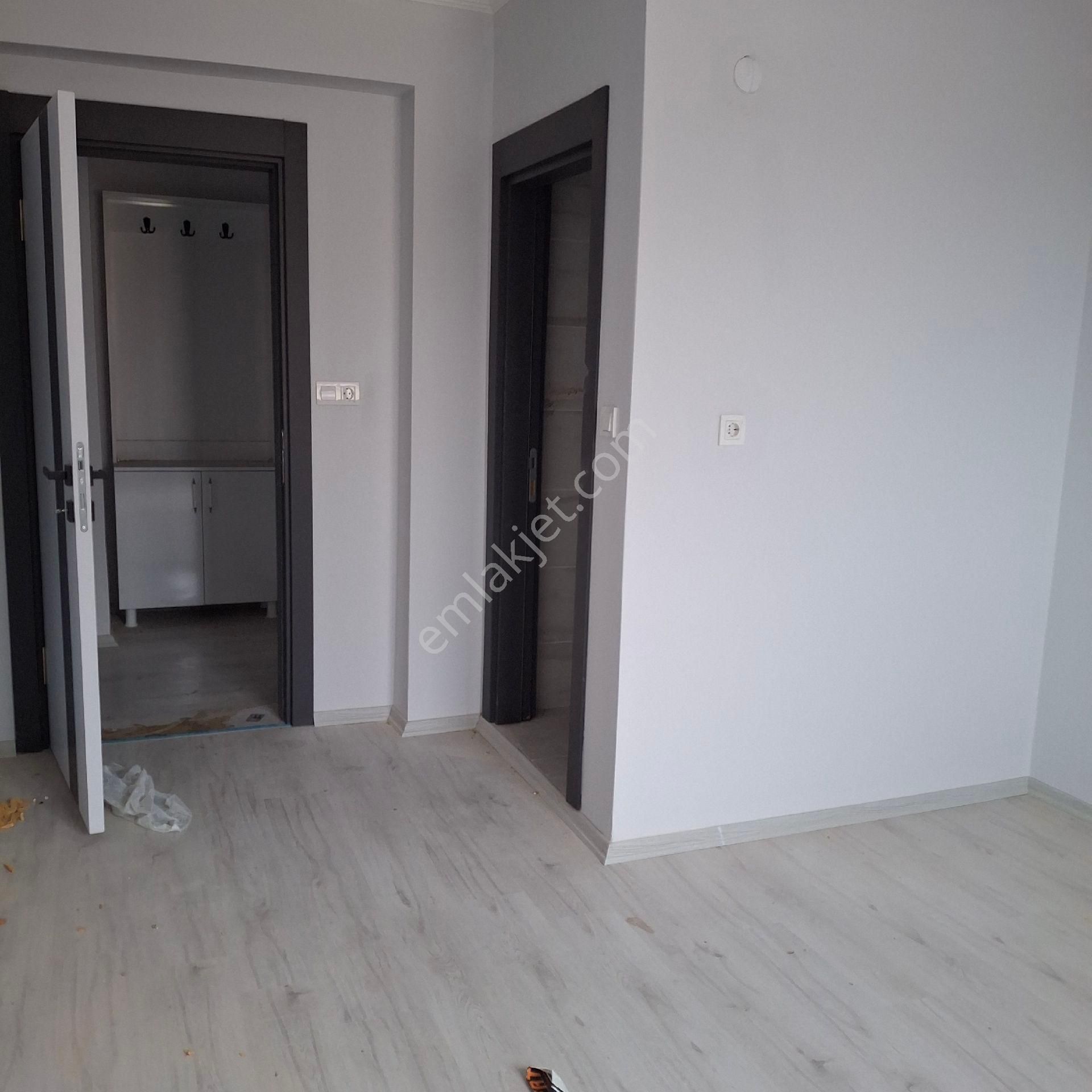 T.dağ Muratlı Kazımdirik Mah.de Aydınlık Odaları Geniş,ferah 2+1 4.kat Sıfır Daire Kiralıktır. - Görsel 12