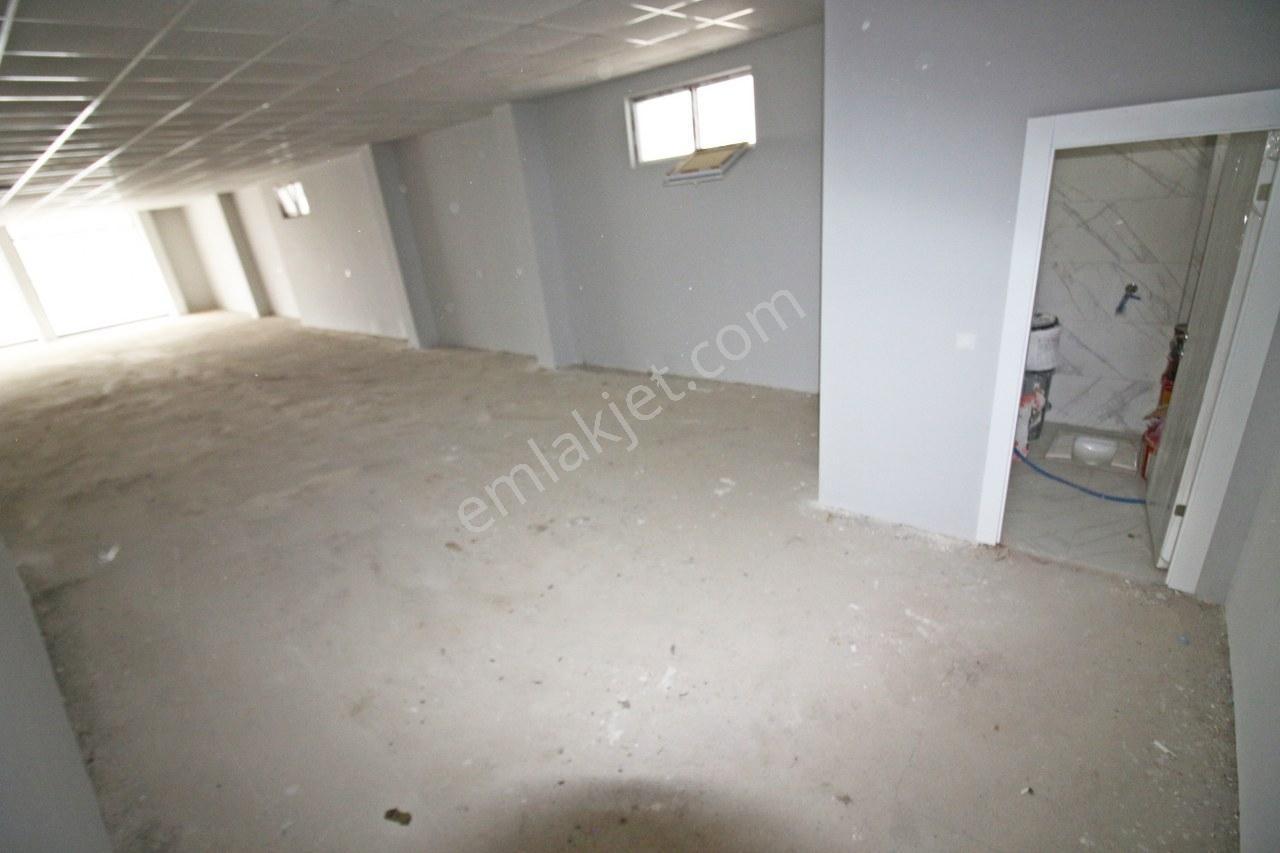 Gamze Emlak'tan Kıbrıs Caddesi'nde 320m² Köşe Başı Dükkan! - Görsel 4