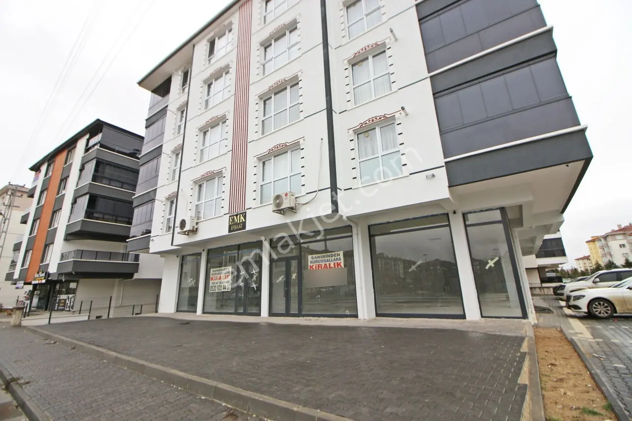 Gamze Emlak'tan Kıbrıs Caddesi'nde 320m² Köşe Başı Dükkan! - Görsel 7