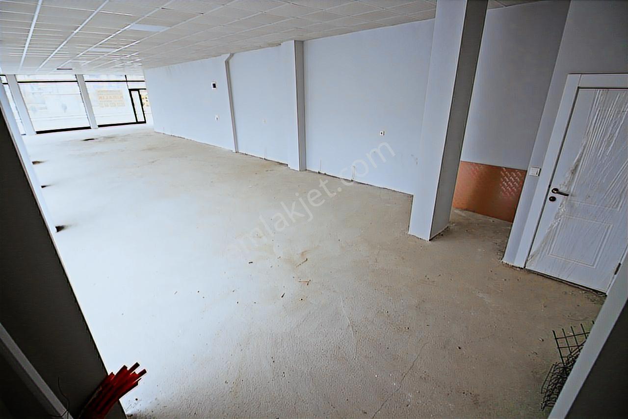 Gamze Emlak'tan Kıbrıs Caddesi'nde 320m² Köşe Başı Dükkan! - Görsel 9
