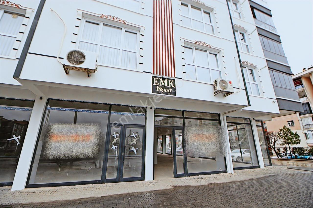 Gamze Emlak'tan Kıbrıs Caddesi'nde 320m² Köşe Başı Dükkan!