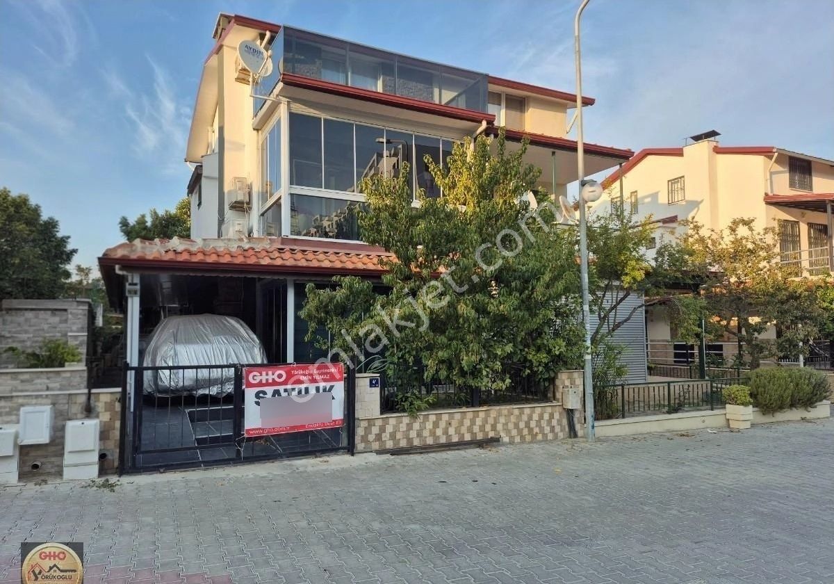 Kuşadası Plaja 200metrede Full Tadilatlı Ve Eşyalı Satılık