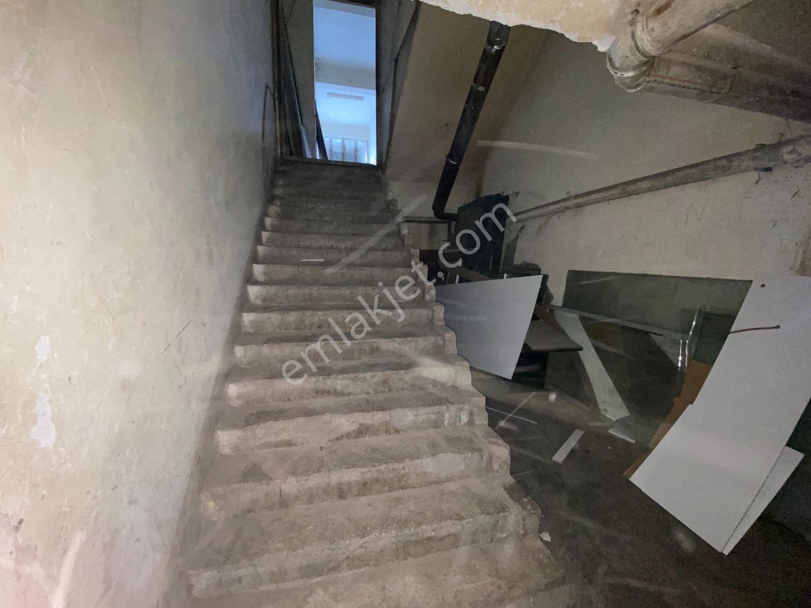 Siteler Dikmeli Sokakta 225 M2 Bodrum Kat Atölye - Görsel 29