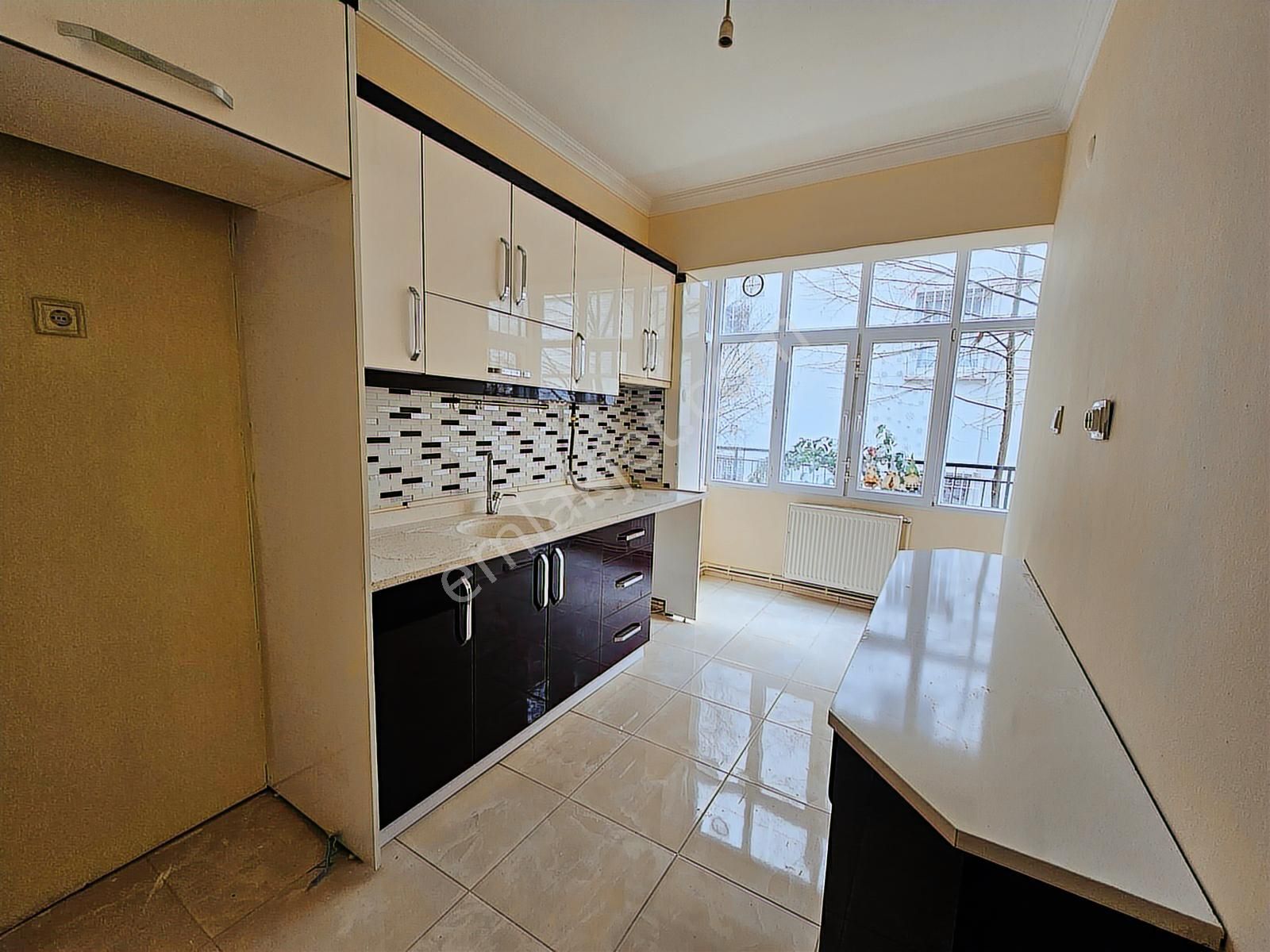 Fırsat Satılık 2+1 Daire Doğalgazlı Tadilatlı Giriş Kat - Görsel 14