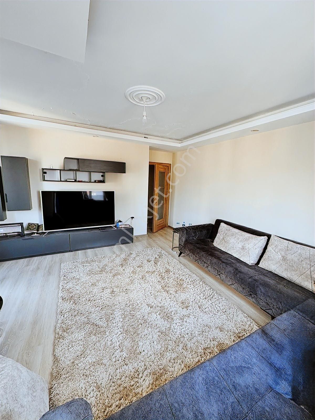 Cumhuriyet Mahallesi'nde Göl Manzaralı 10. Kat Satılık 3+1 Daire - Görsel 2