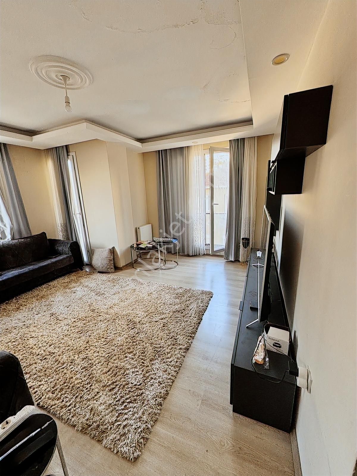 Cumhuriyet Mahallesi'nde Göl Manzaralı 10. Kat Satılık 3+1 Daire