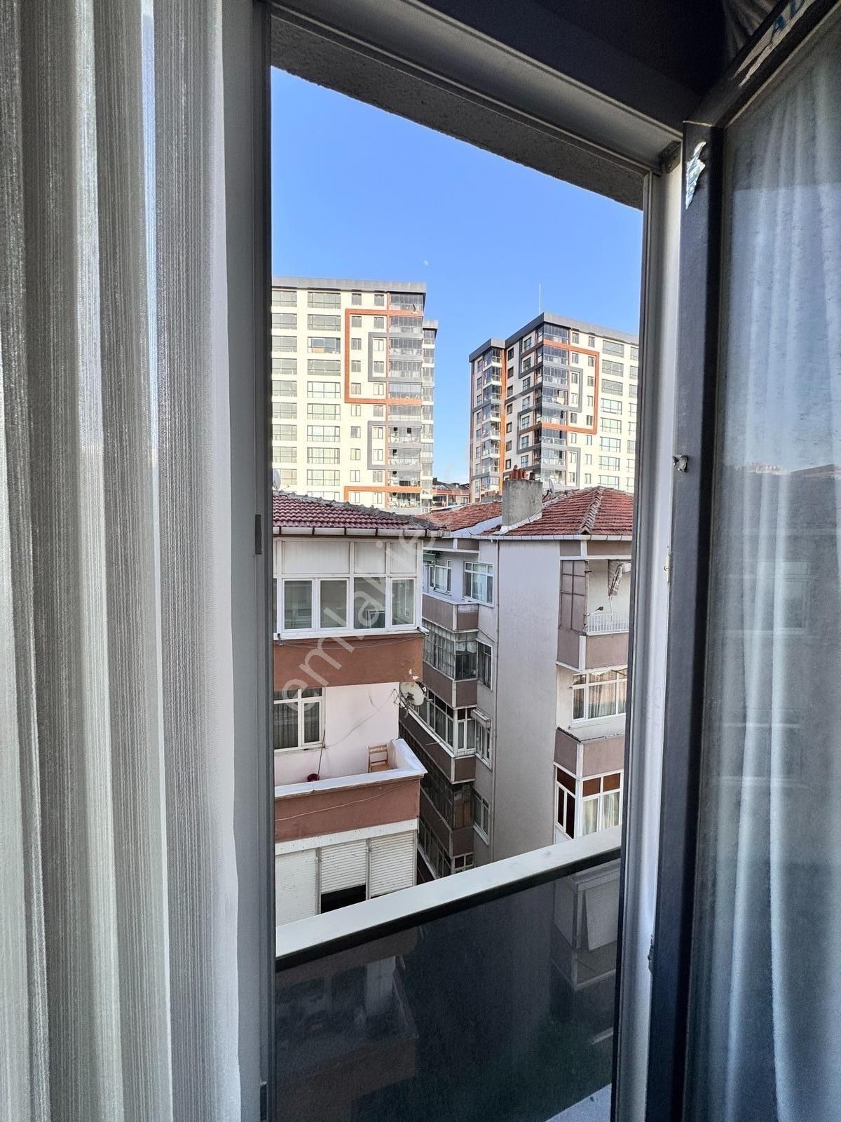 Cumhuriyet Mahallesi'nde Göl Manzaralı 10. Kat Satılık 3+1 Daire - Görsel 12