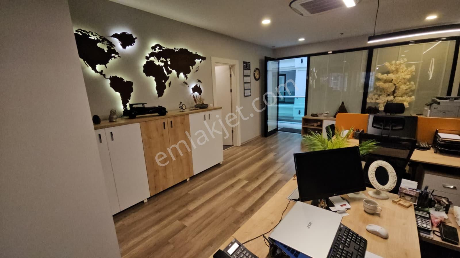 Maltepe Ofistanbul Plaza'da 2+1 Dekorasyonlu 85m2 Kiralık Ofis - Görsel 16