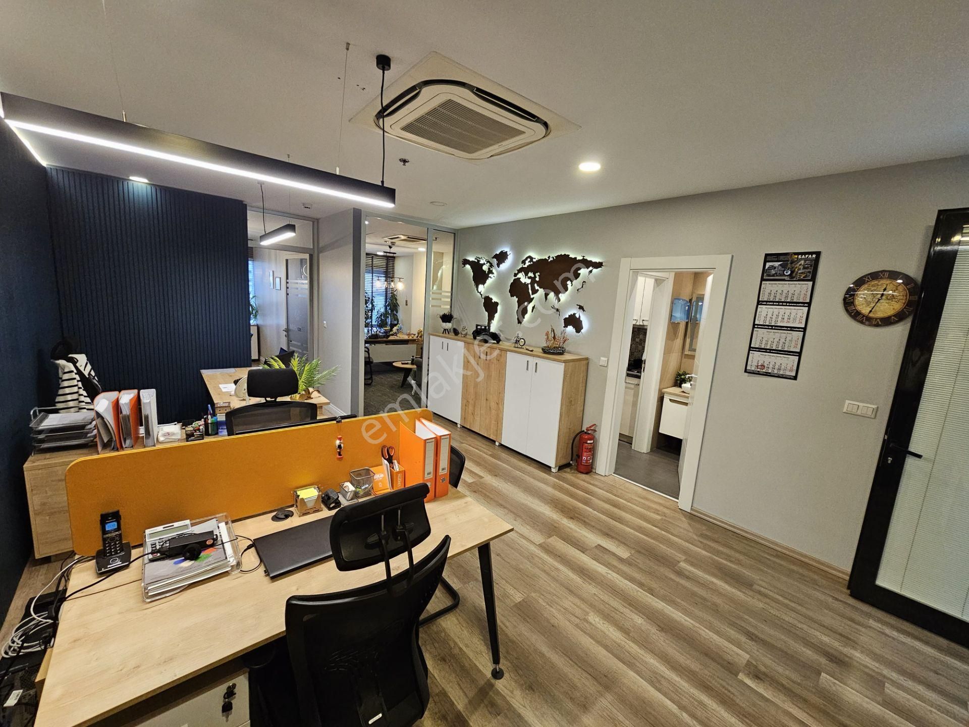 Maltepe Ofistanbul Plaza'da 2+1 Dekorasyonlu 85m2 Kiralık Ofis - Görsel 32