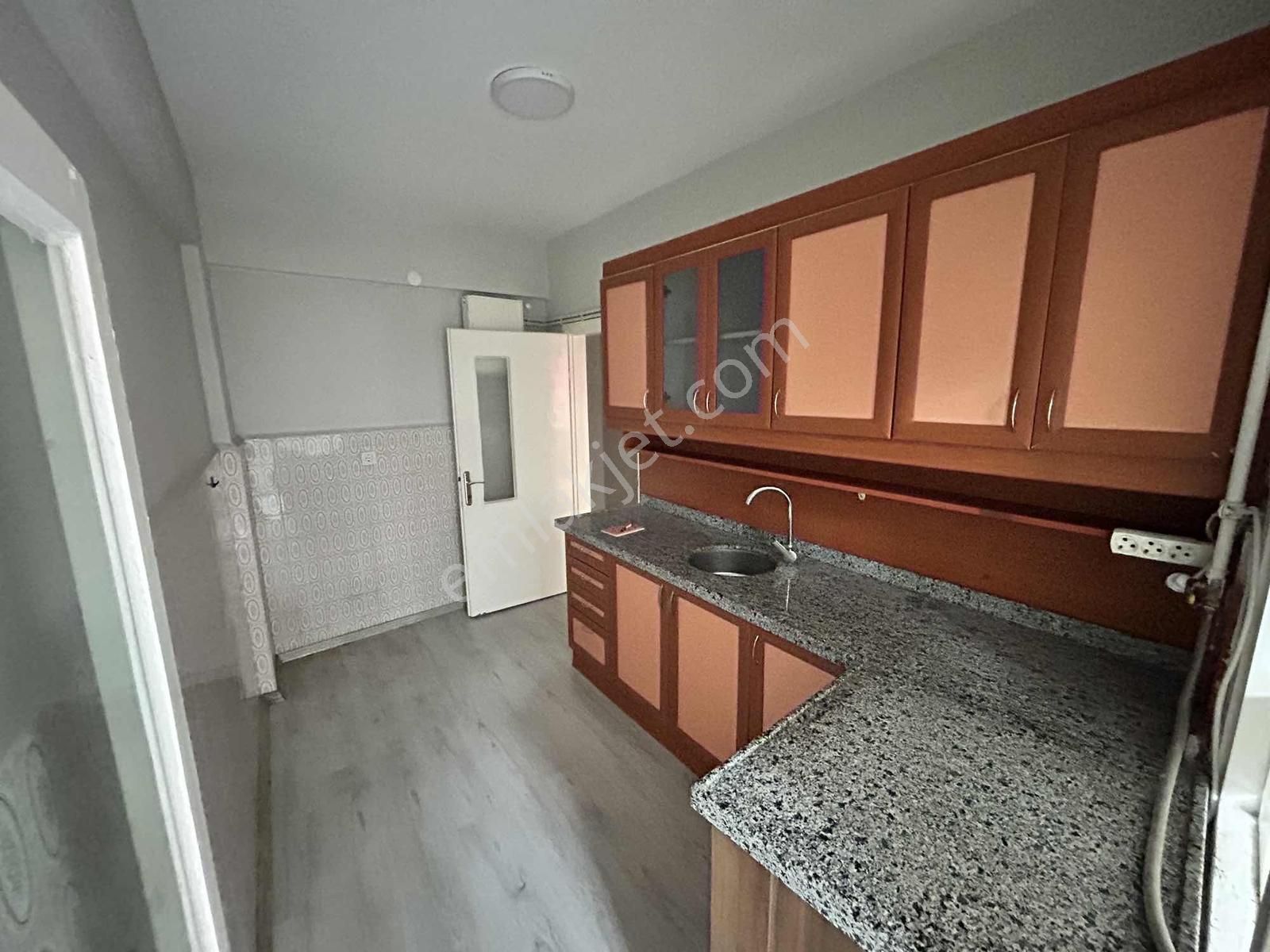 Üsküdar Dr. Fahri Atabey Cad. Üzerinde 2+1 Kiralık Daire - Görsel 23