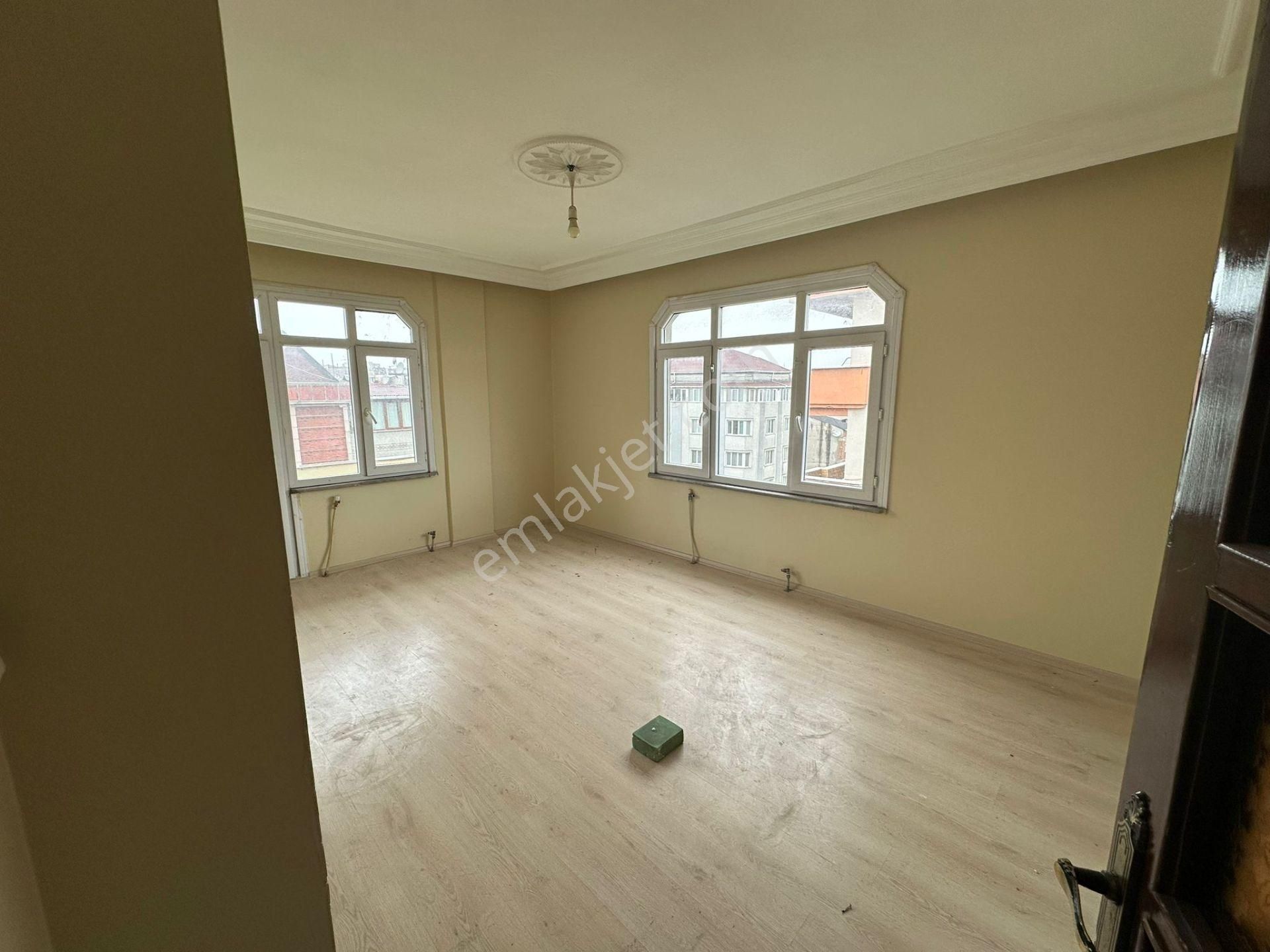 Merkezi Konumda Cadde Üzeri Kiralık 3 + 1 Daire - Görsel 7