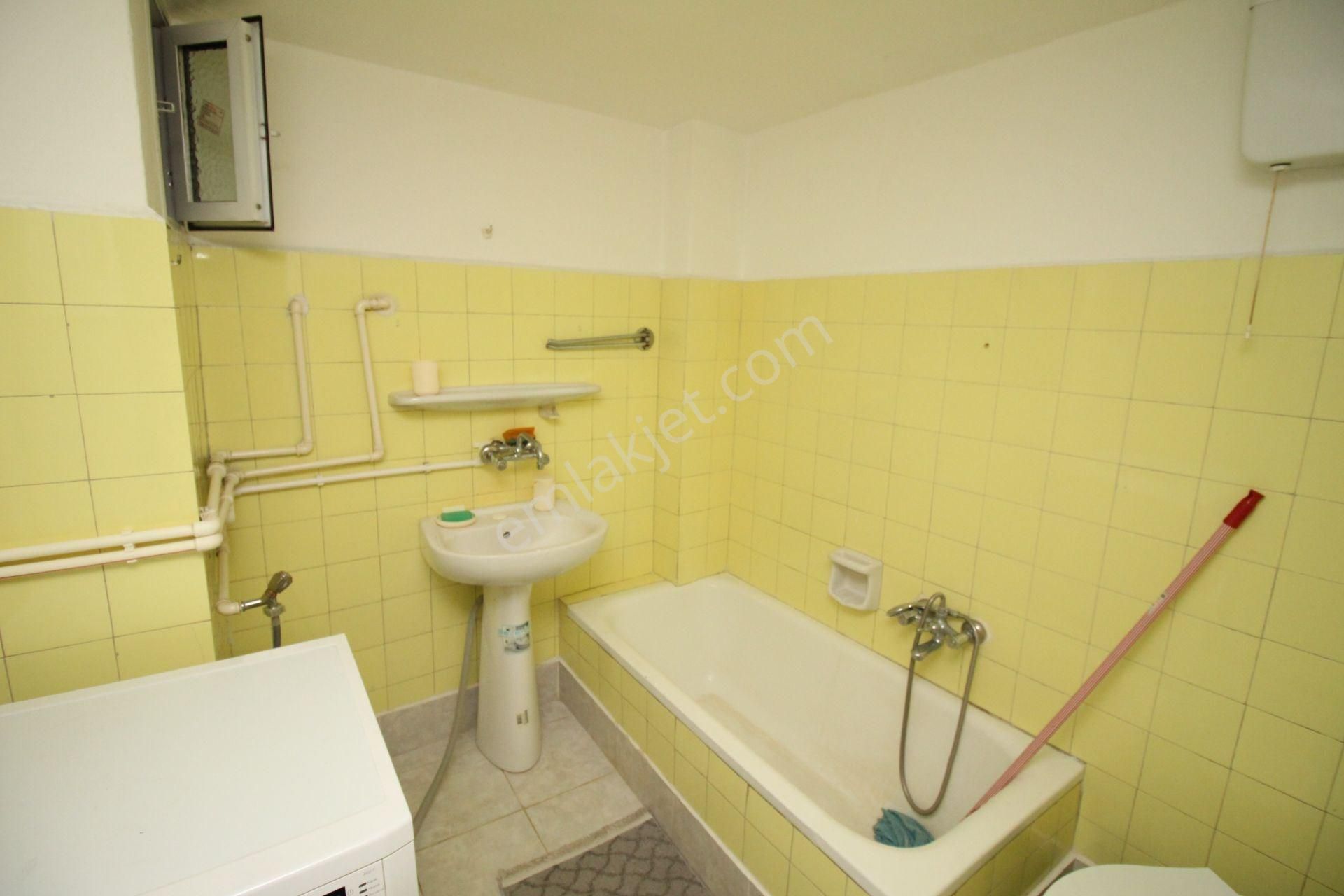 Üçyol Metroya 250mt Mesafede 1+1 Eşyalı D.gazlı Kiralık Daire - Görsel 12