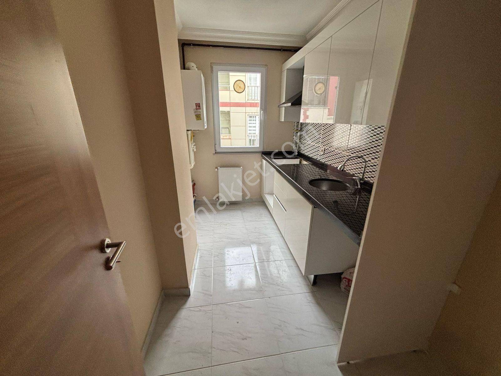 F-l Emlaktan Metro Yakını 2+1 Yeni Evliye Kariyerli Bekara 2.kat - Görsel 4