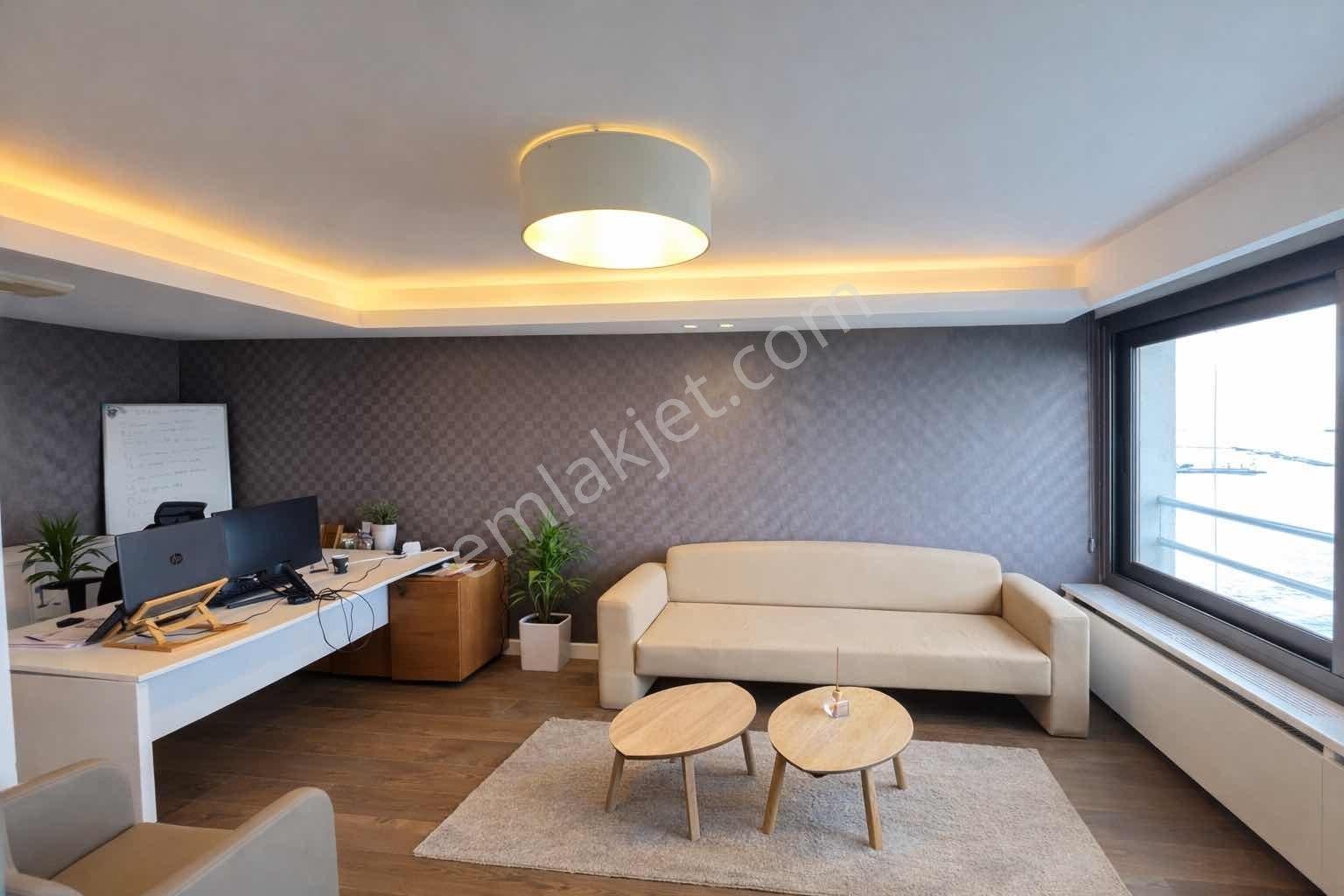 1.kordon Deniz Manzaralı Modern Dekorasyonlu Satılık Ofis 180 M2