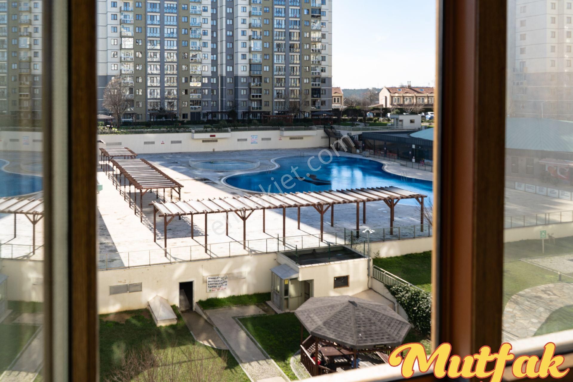 Alemdağ Emlak Konut, 3 +1, Havuz Manzaralı, Güney Cephe Ve Boş - Görsel 8