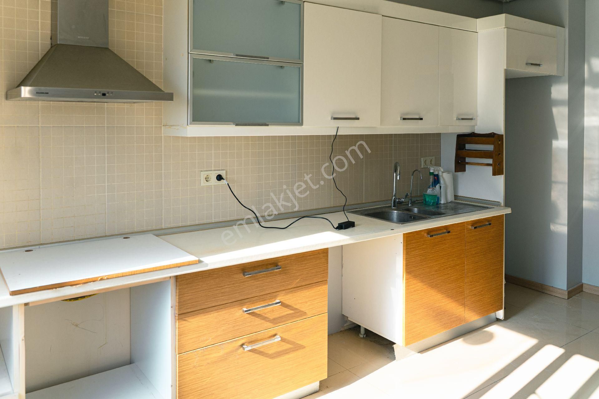 Alemdağ Emlak Konut, 3 +1, Havuz Manzaralı, Güney Cephe Ve Boş - Görsel 5