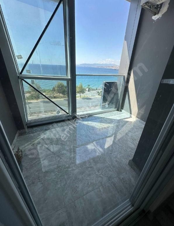 Delux'den Anayola Cepheli Deniz Manzaralı Dublex 4+1 Daire - Görsel 4