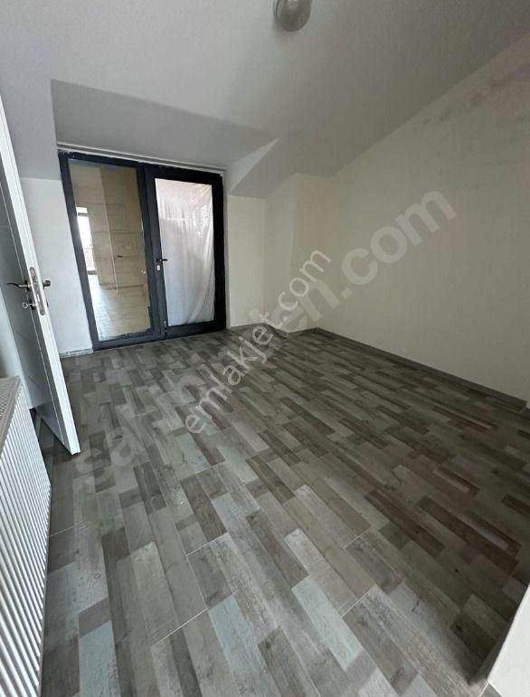 Delux'den Anayola Cepheli Deniz Manzaralı Dublex 4+1 Daire - Görsel 12