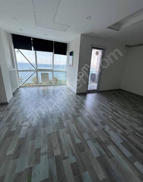 Delux'den Anayola Cepheli Deniz Manzaralı Dublex 4+1 Daire - Görsel 2