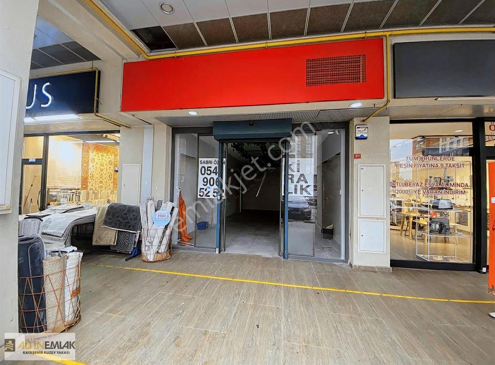 Park Mavera 1'de Ana Caddede 151 M2 Kiralık Dükkan