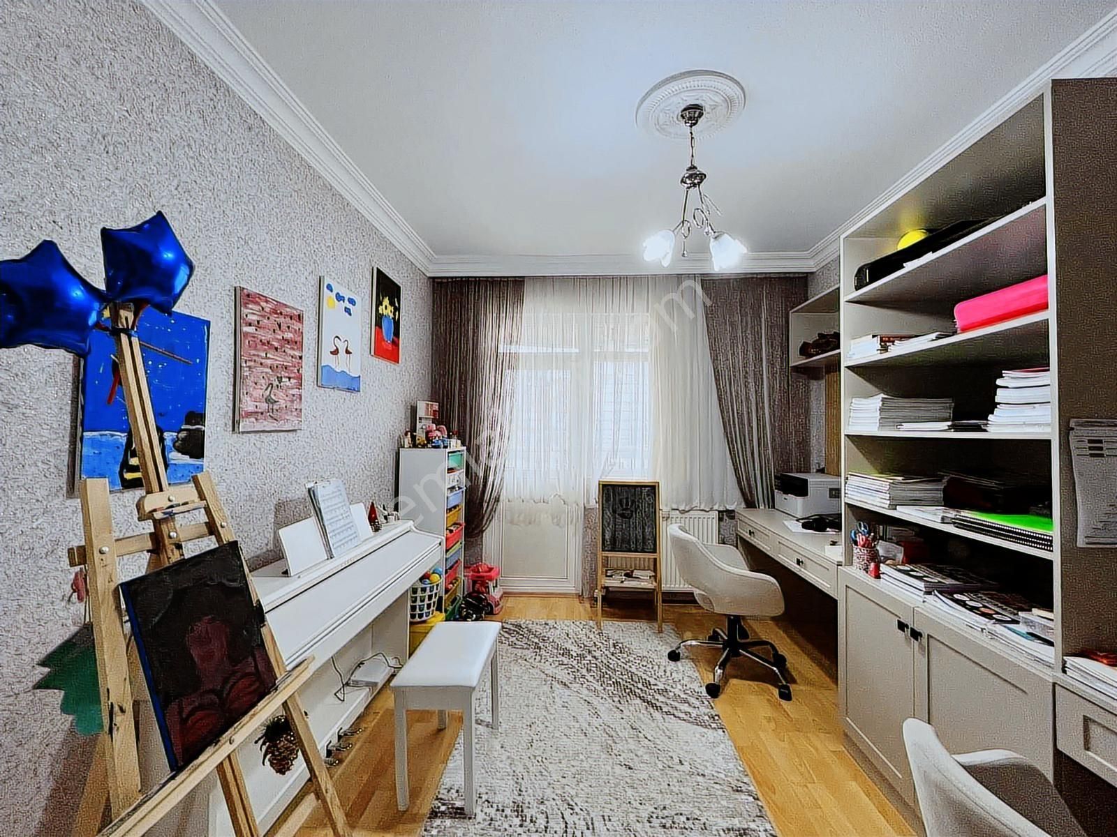 Kurtuluş Mahallesinde Mükemmel Konumda Satılık 3+1 Ara Kat Daire - Görsel 11