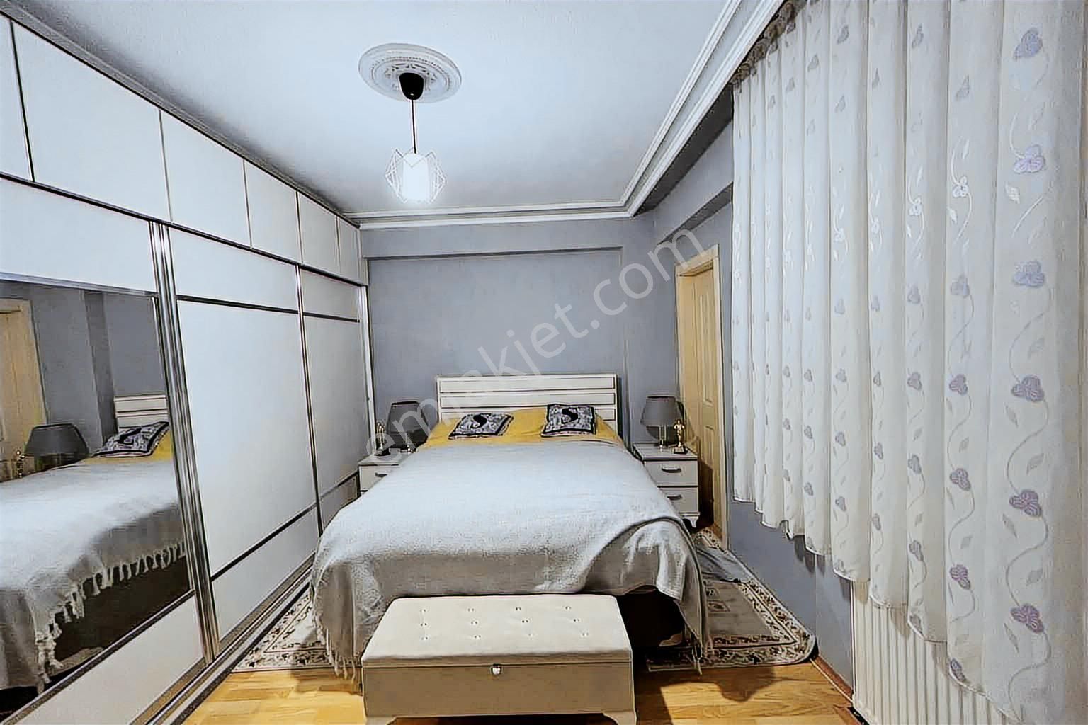 Kurtuluş Mahallesinde Mükemmel Konumda Satılık 3+1 Ara Kat Daire - Görsel 8