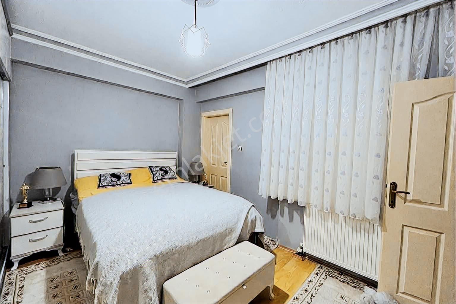 Kurtuluş Mahallesinde Mükemmel Konumda Satılık 3+1 Ara Kat Daire - Görsel 9