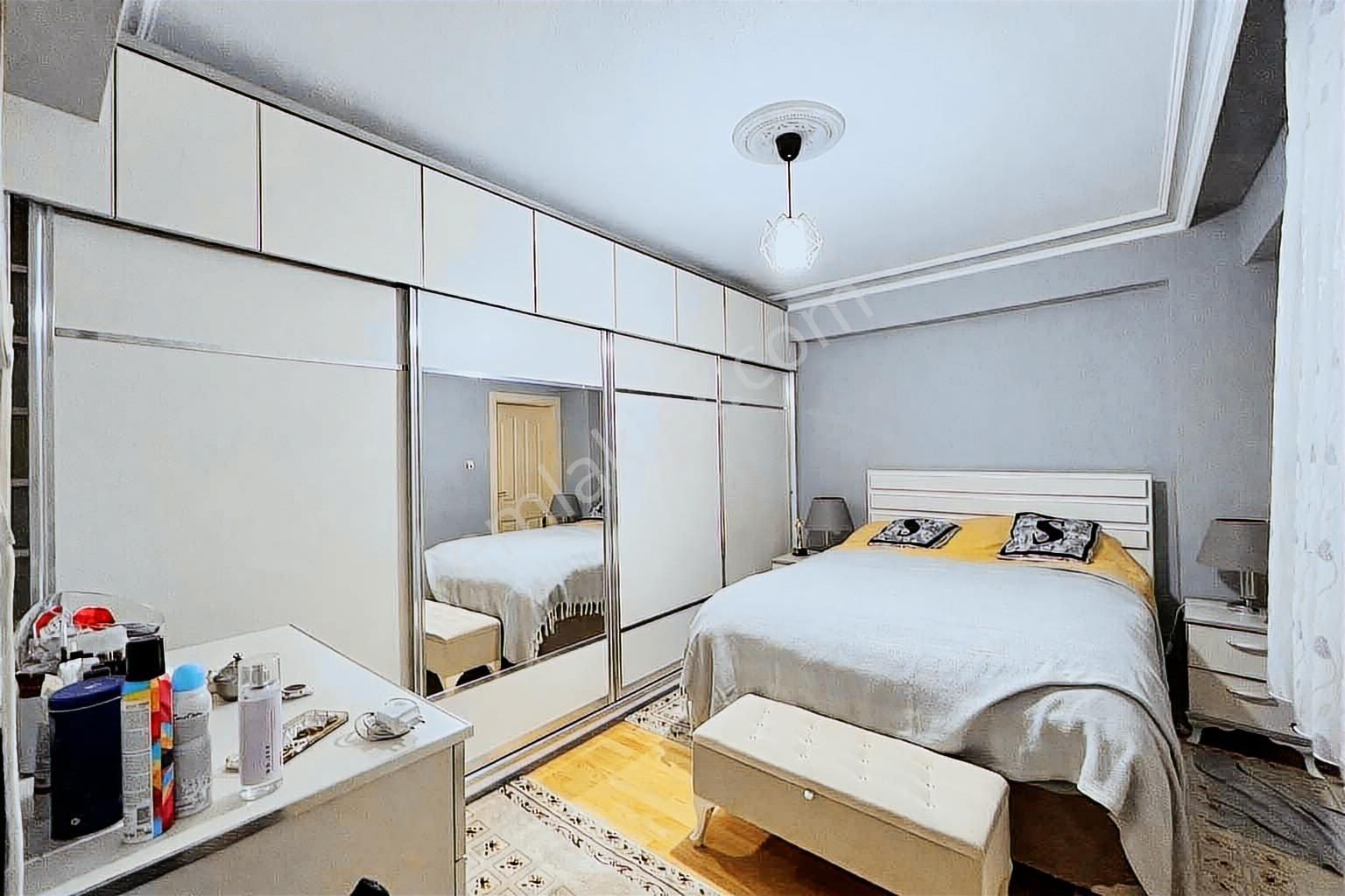 Kurtuluş Mahallesinde Mükemmel Konumda Satılık 3+1 Ara Kat Daire - Görsel 4