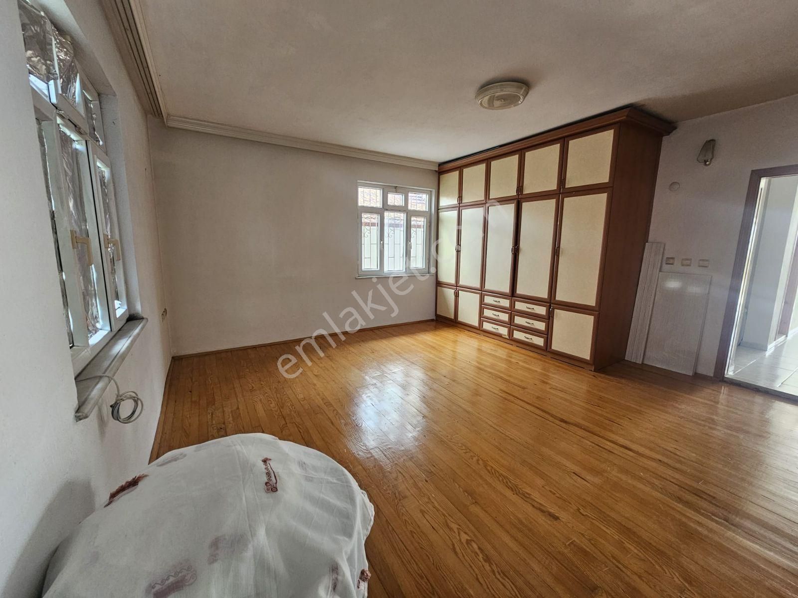 Seydikemer S.zorlarda Yarı Müstakil Geniş Kiralık Daire - Görsel 9