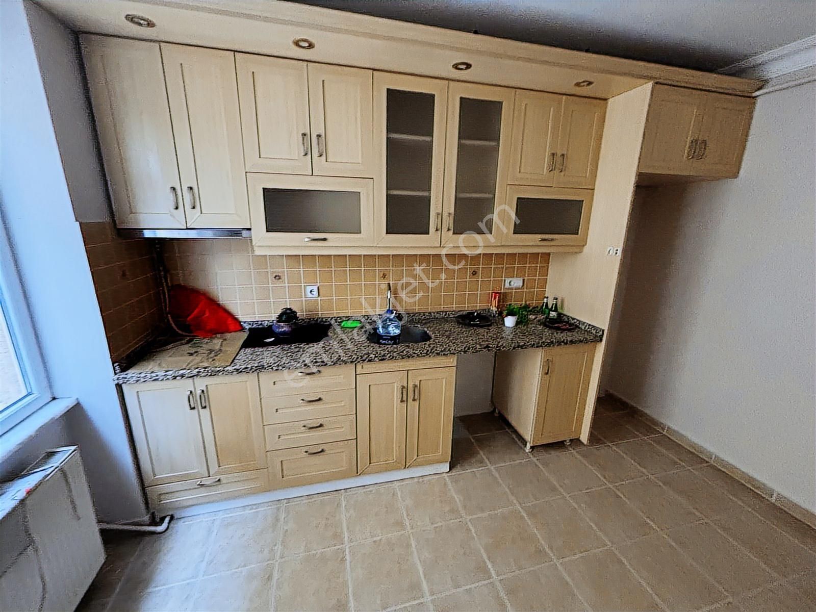 F-l Emlaktan Bulgurluya Komşu Yunus Emre Cad Yakını 3+1 Ebeveynl - Görsel 15