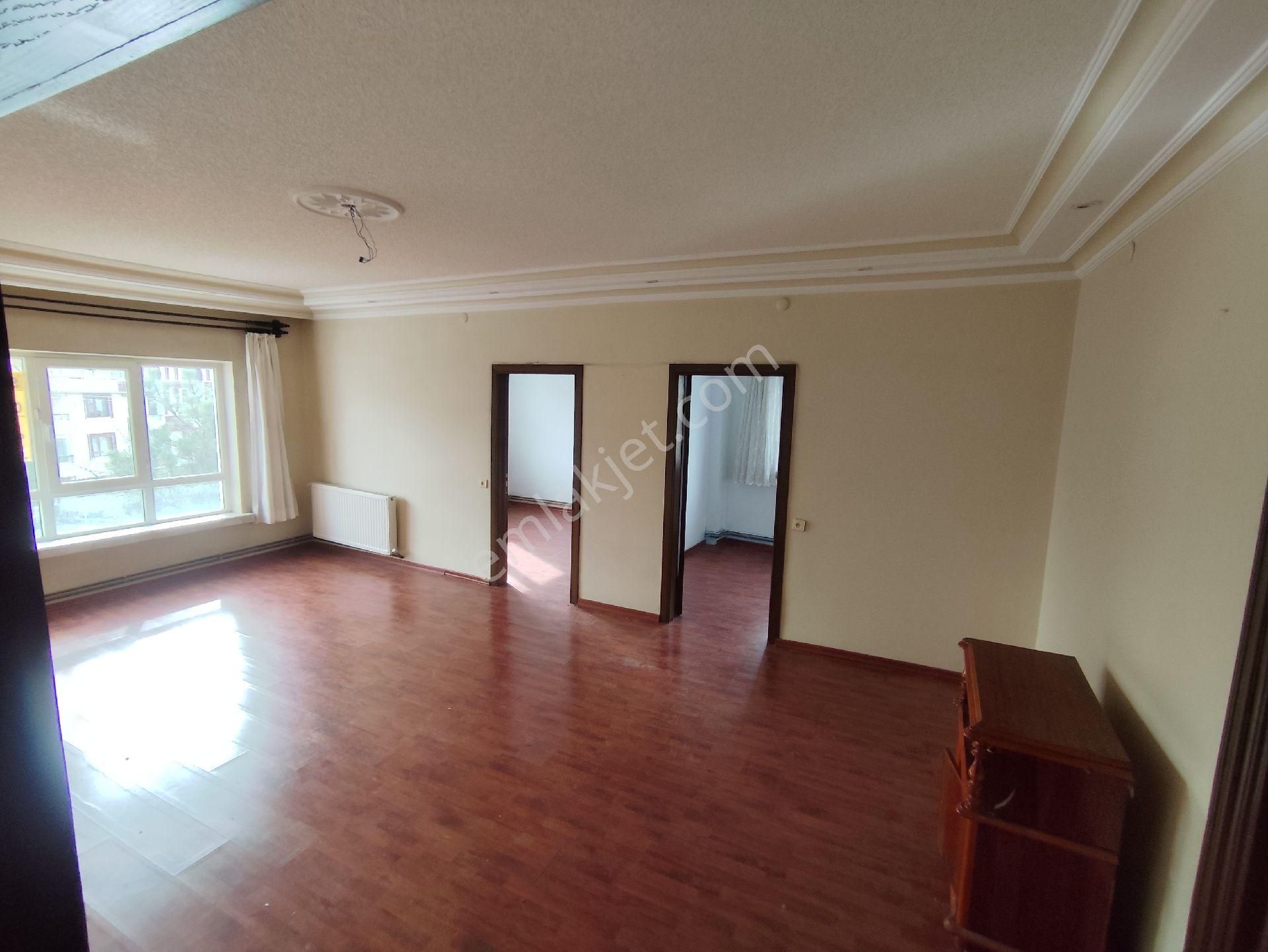 Tepebaşı Mahallesi Bayrak Sokak Metro Yakını Manzaralı 3+1 Daire