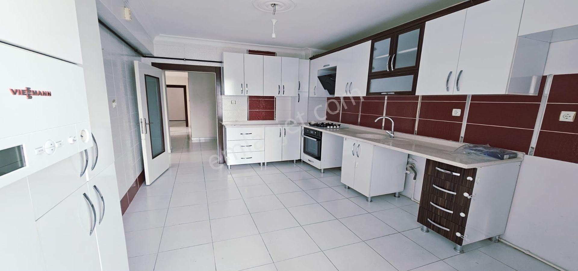 Kanuni De 3+1 Orta Kat Satılık 140m2 Daire